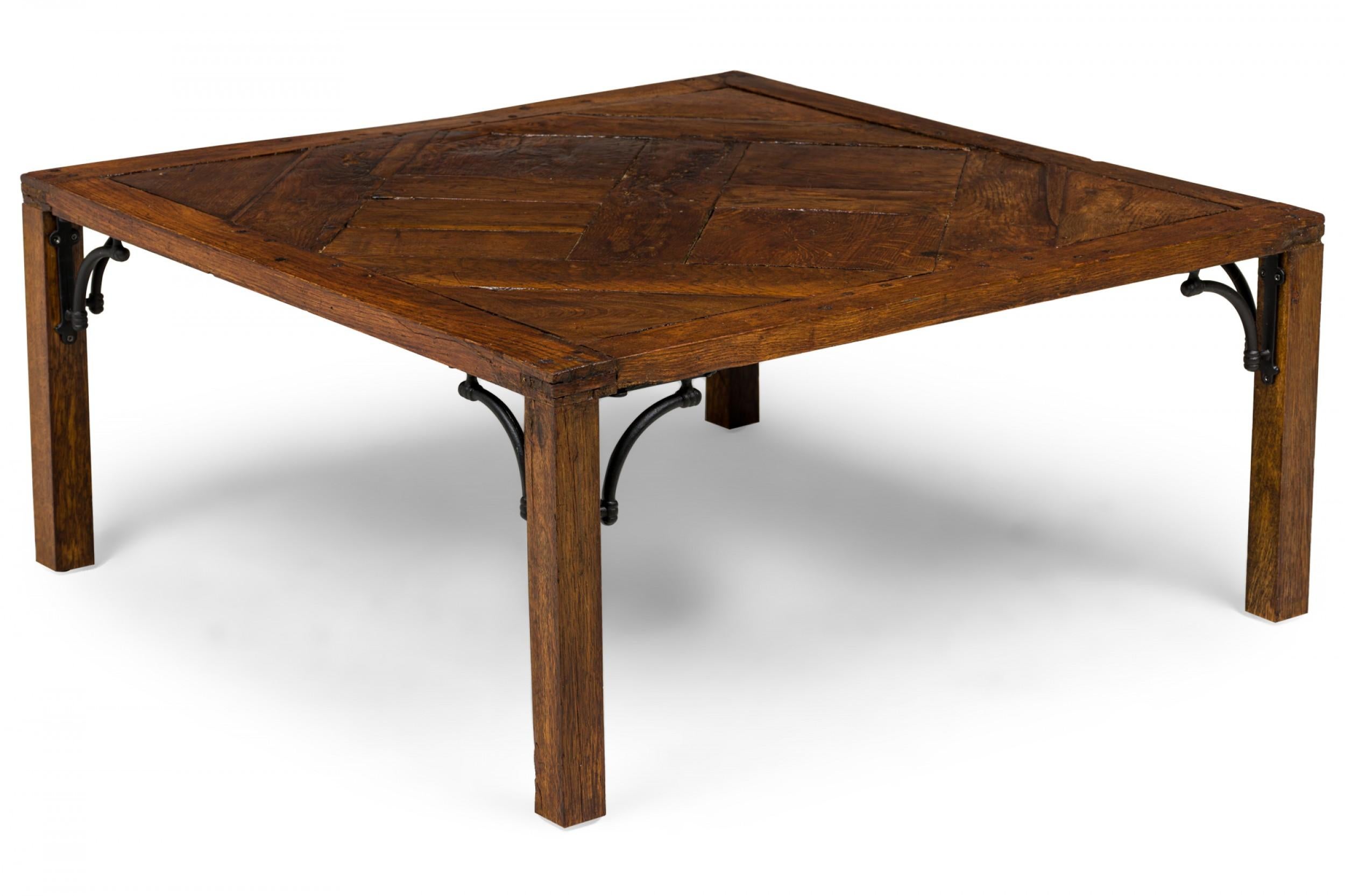 Americano Tavolino da caffè contemporaneo in legno con pavimento in parquet in vendita