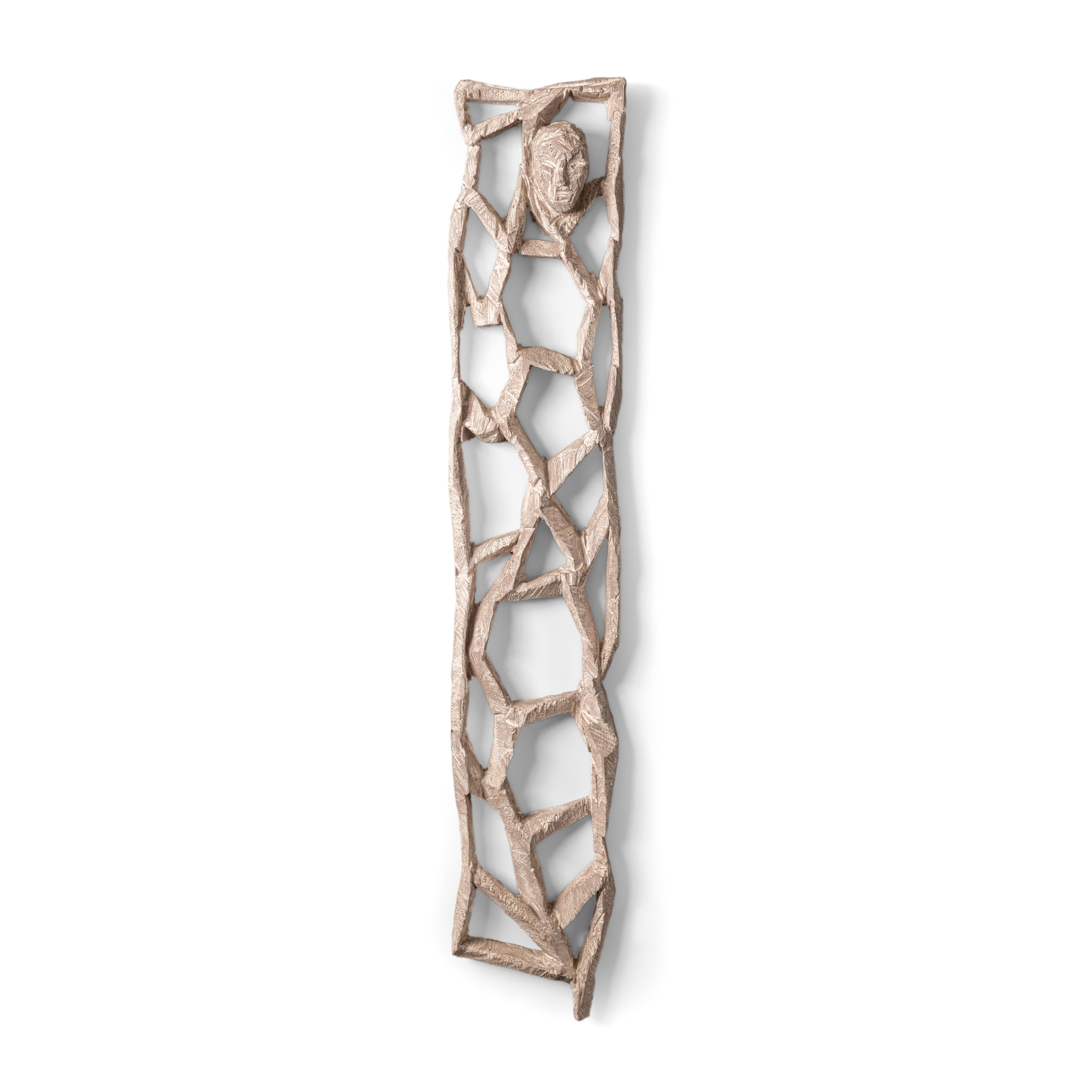 Escultura contemporánea de madera pintada en negro/gris/blanco roto by Christofer Kochs en venta 1