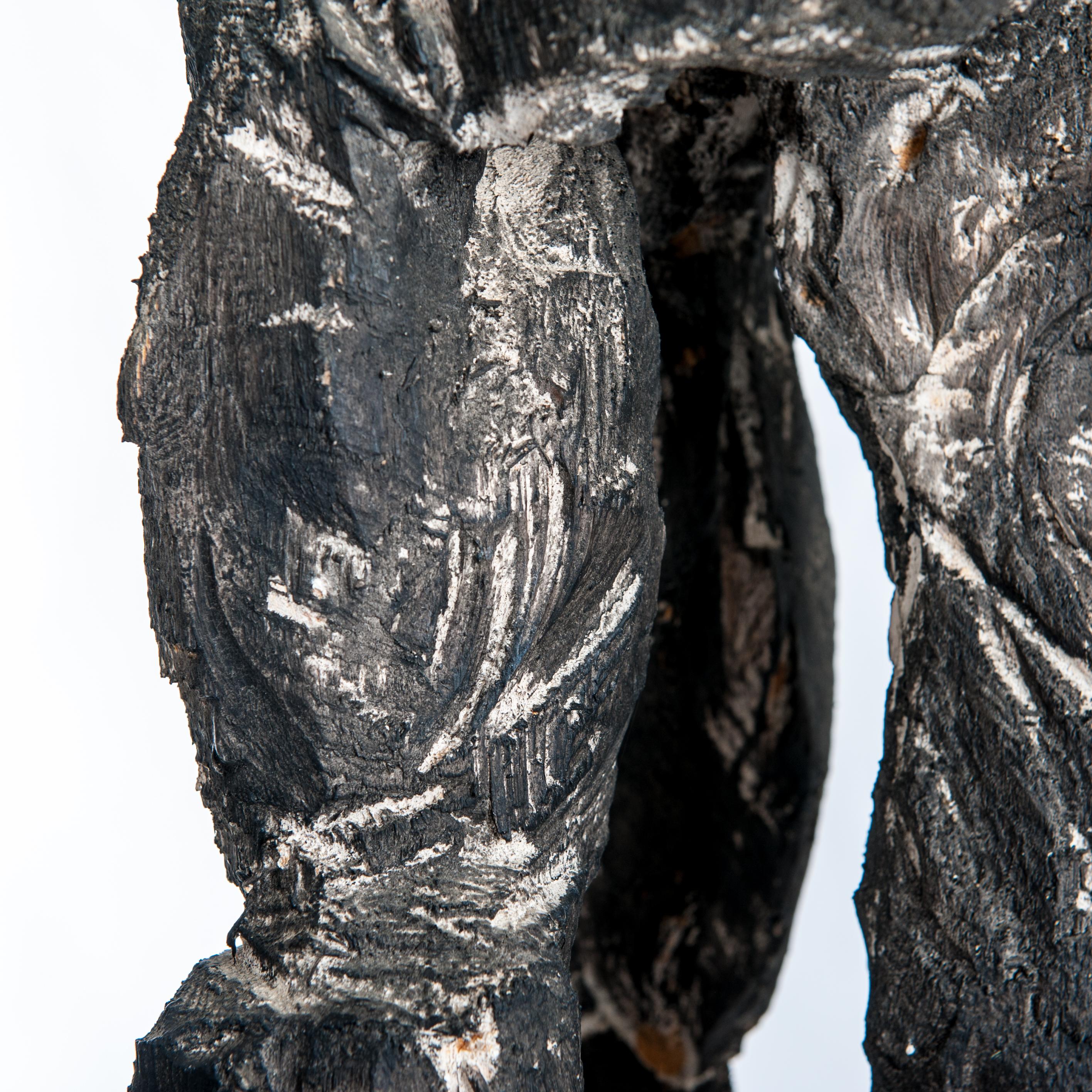 Escultura contemporánea de madera pintada en negro/gris/blanco roto by Christofer Kochs en Bueno estado para la venta en Salzburg, AT