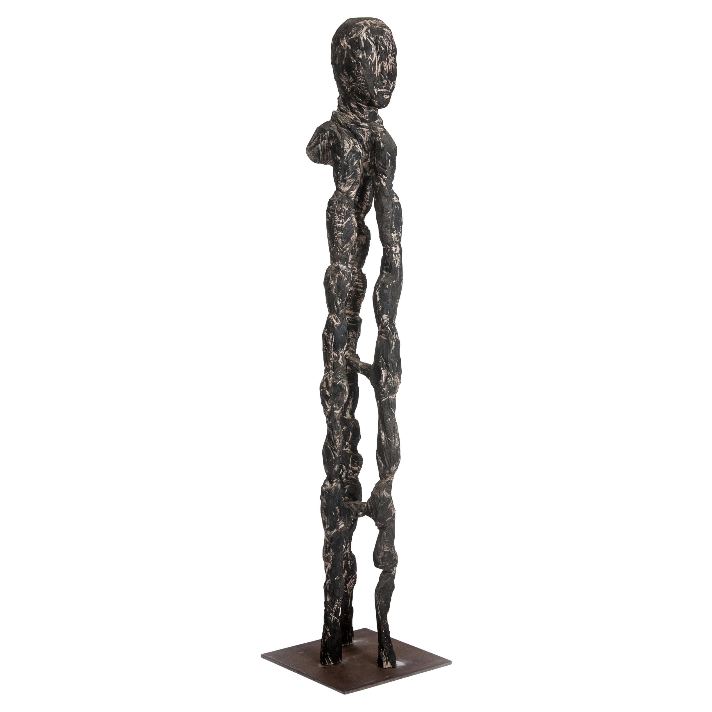 Sculpture contemporaine en bois peinte noir/gris/blanc cassé par Christofer Kochs