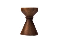 Taburete de madera contemporáneo by CarmWorks, Marrón oscuro