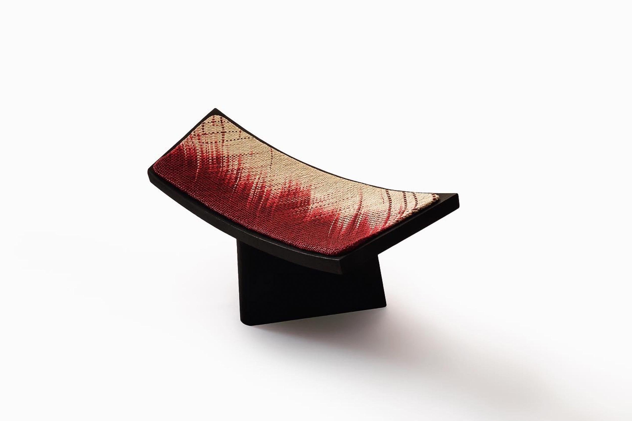 Taburete contemporáneo de madera 'Coba' de CarmWorks, Personalizable en venta 4