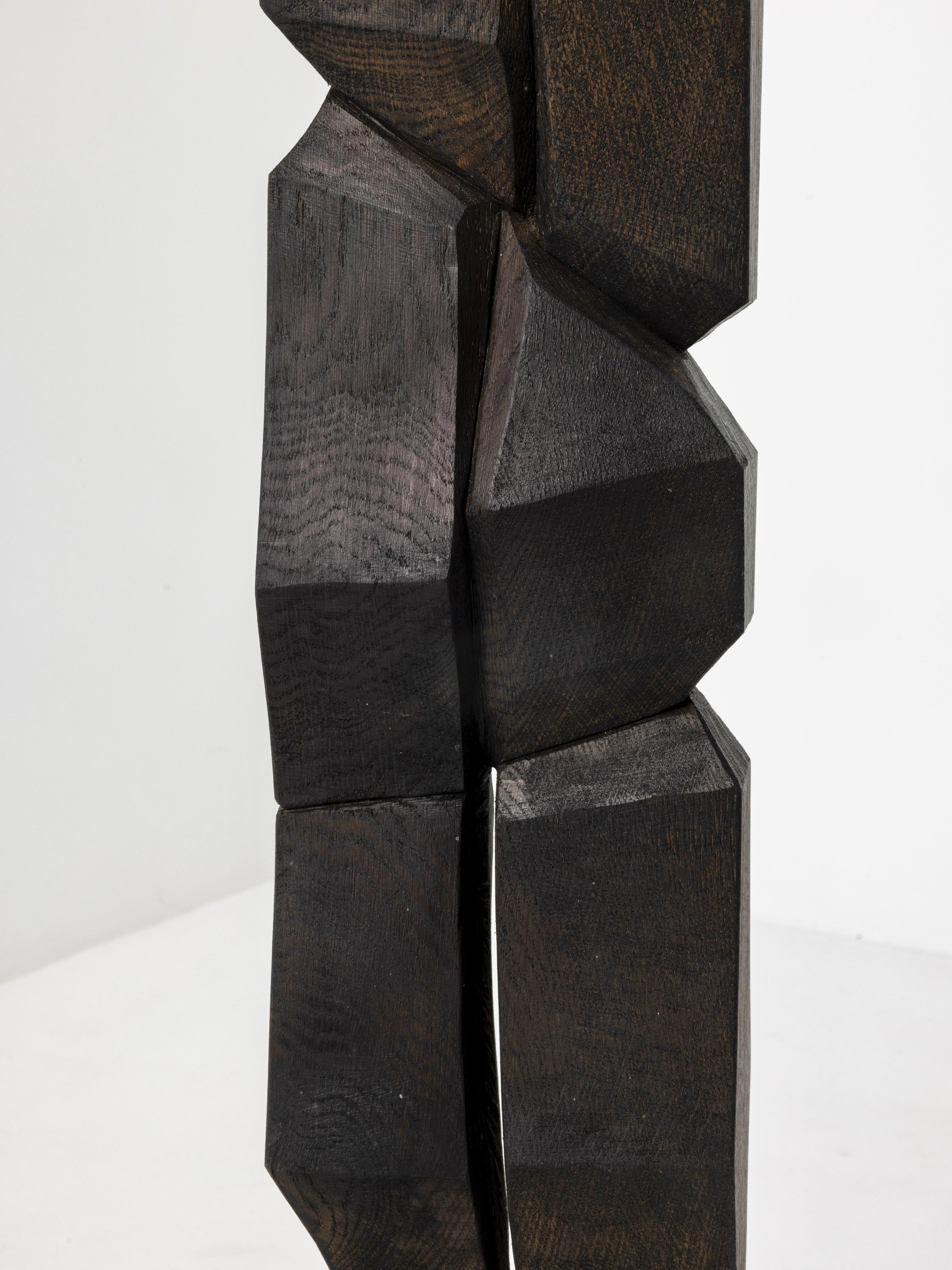 Bois Sculpture totem contemporaine en bois de Bertrand Créac'h, France en vente