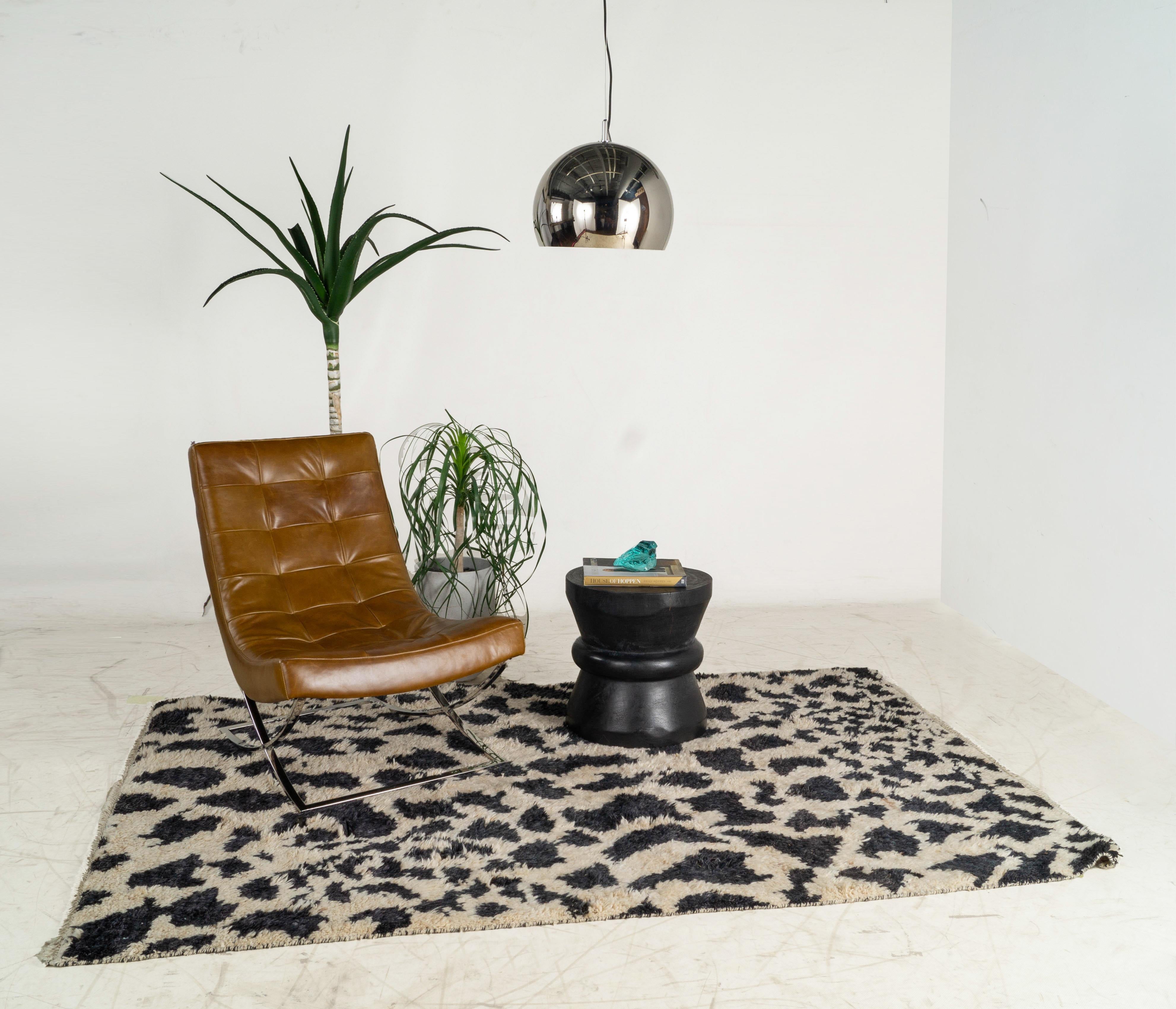 Mid-Century Modern Contemporary Wool Black and Cream Shag Rug For Sale