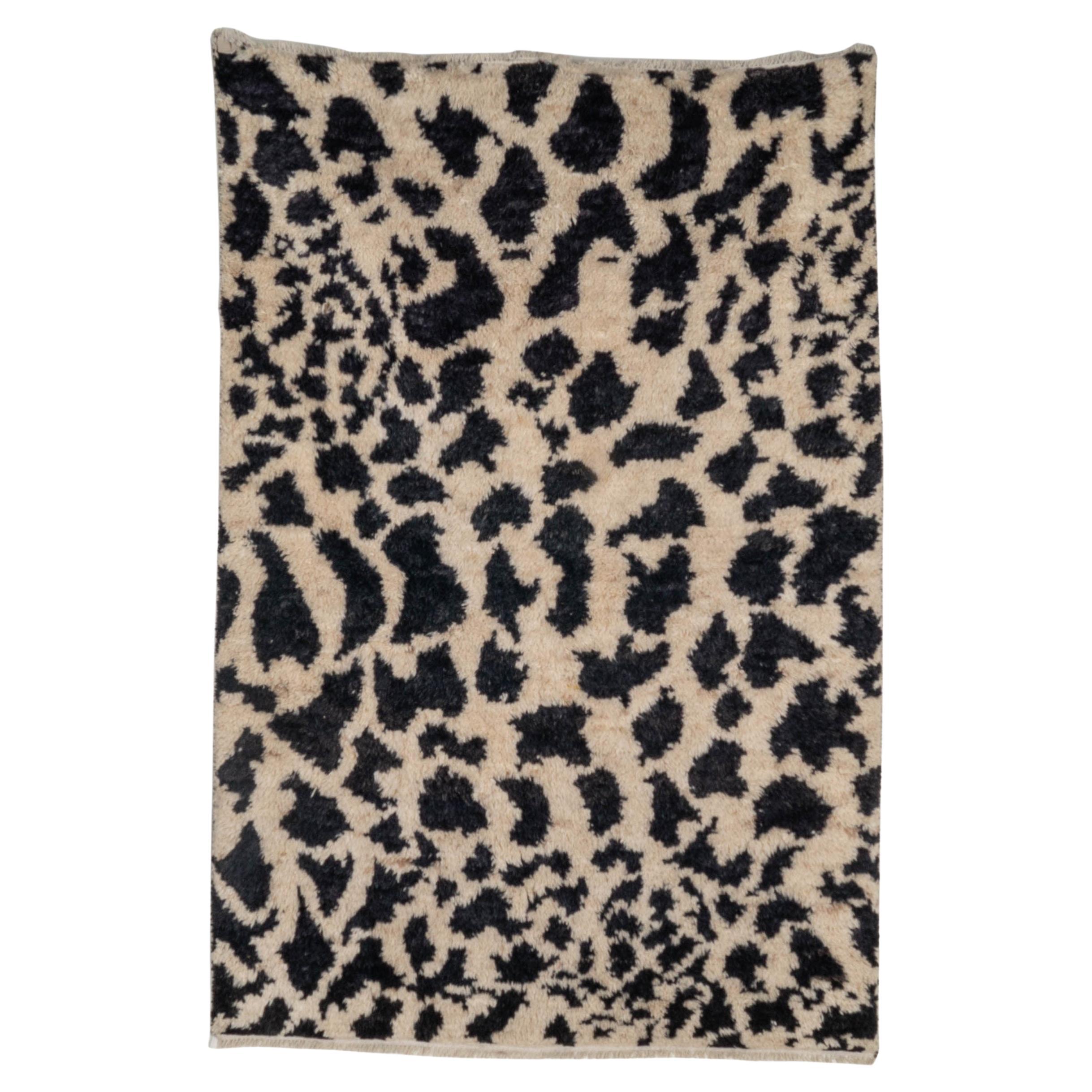 Contemporary Wool Black and Cream Shag Rug For Sale