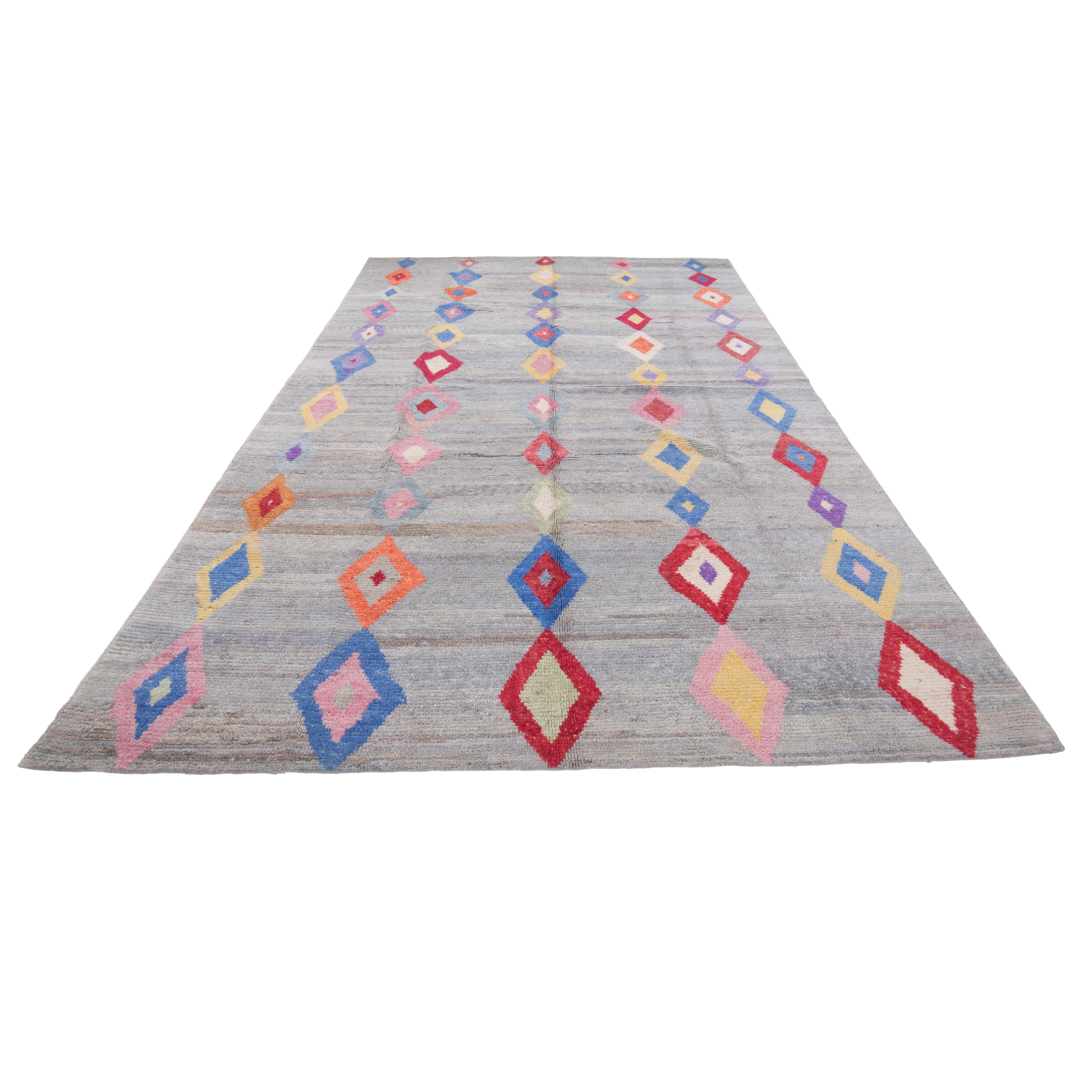 Contemporary Turkish rugs made with recycled wool are an excellent example of sustainable and eco-friendly home decor. These rugs are made using recycled wool yarn, which is obtained from various vintage, old and heavily damaged weavings.
The