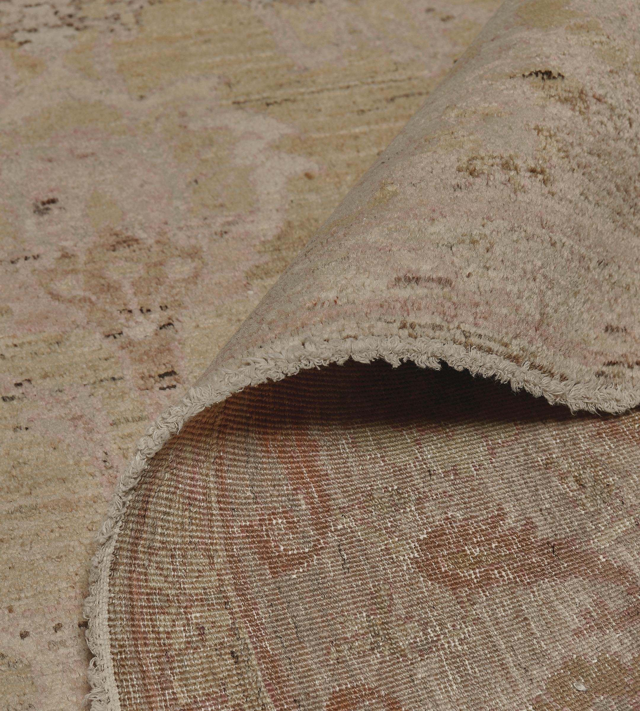 Tappeto Contemporary in lana intrecciata a mano di ispirazione Agra sbiadita in vendita 5