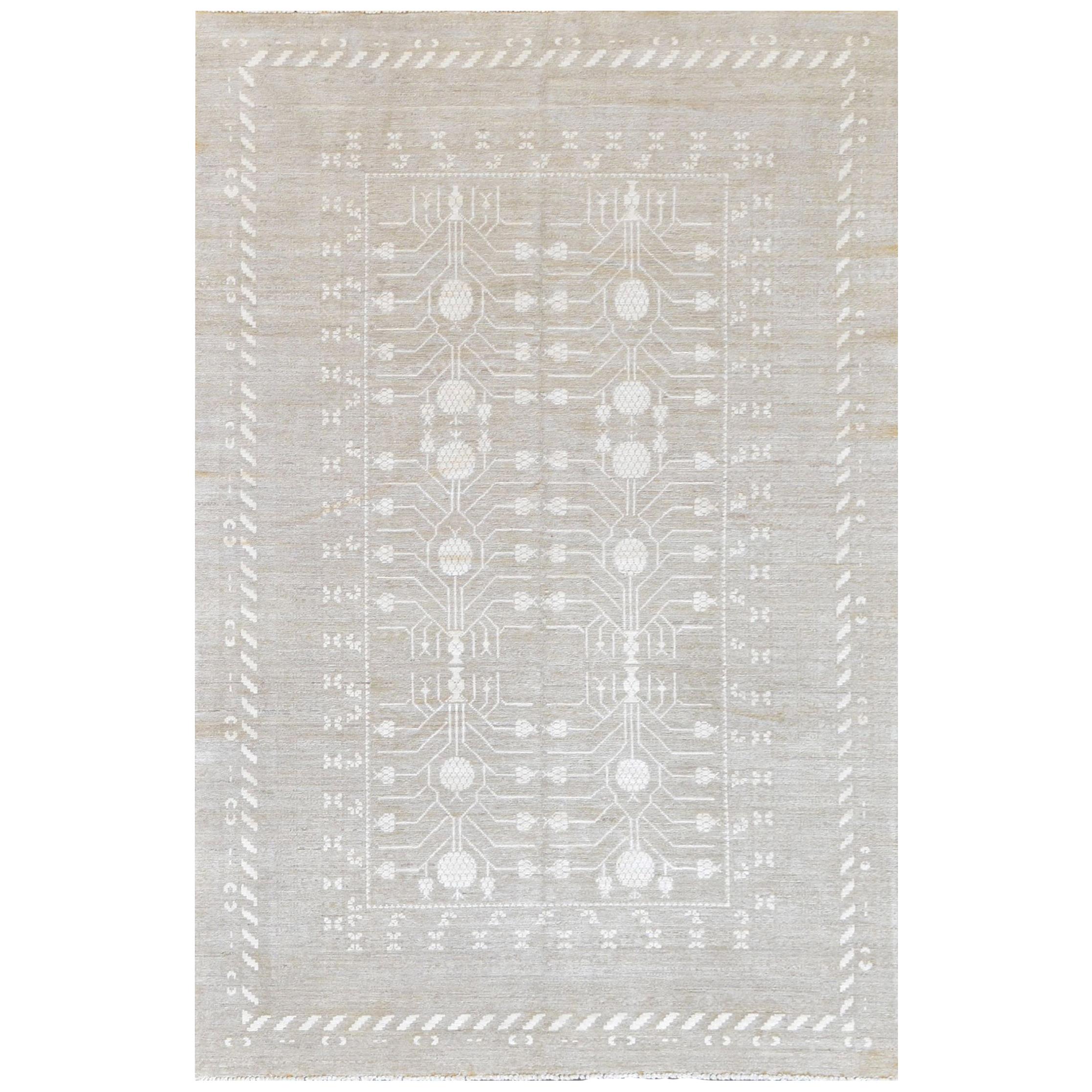 Contemporary Wool Hand-woven Khotan Inspired Rug For Sale