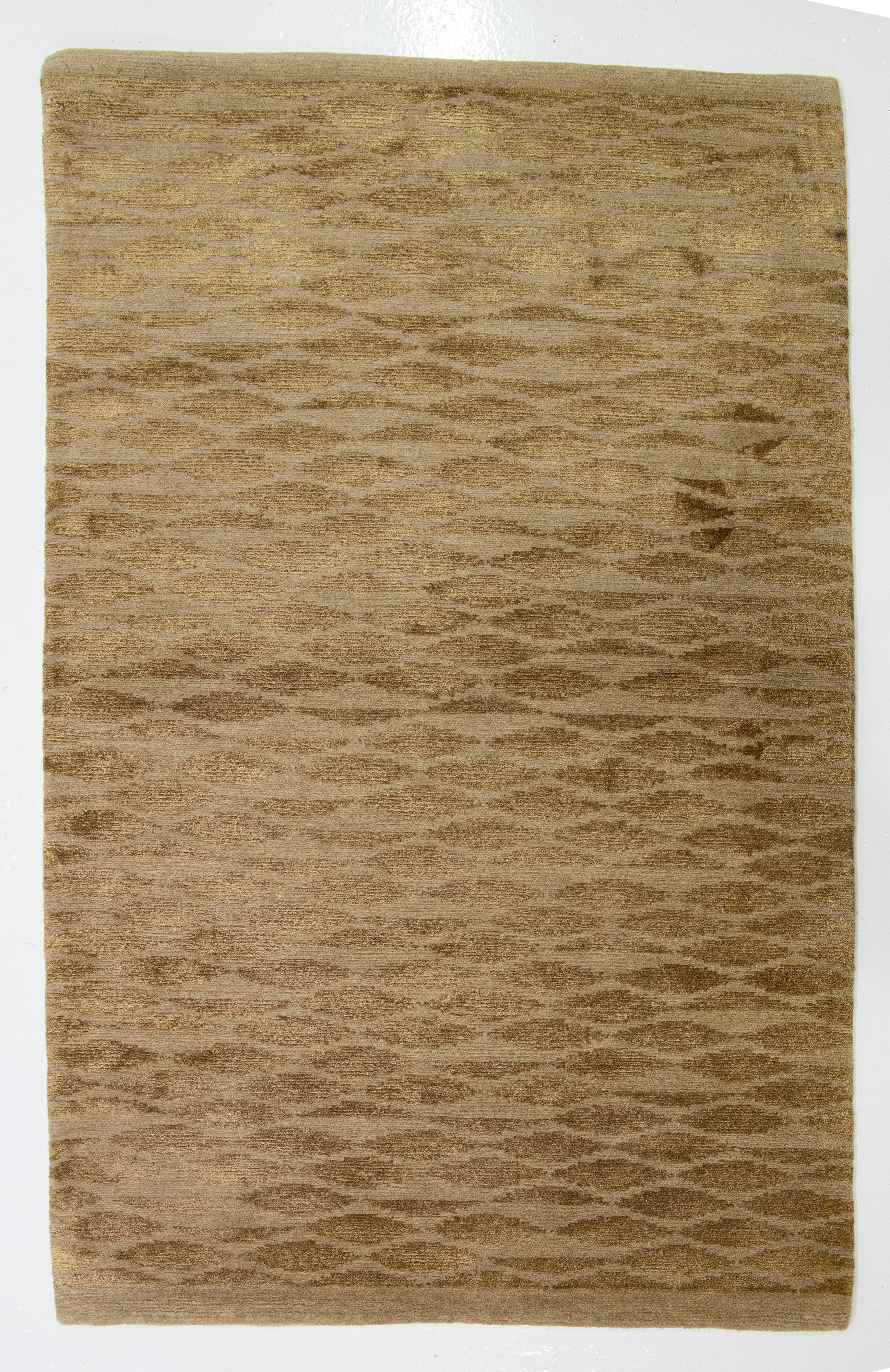 Contemporary Wool Rug In Tan With Geometric Design (Handgeknüpft) im Angebot
