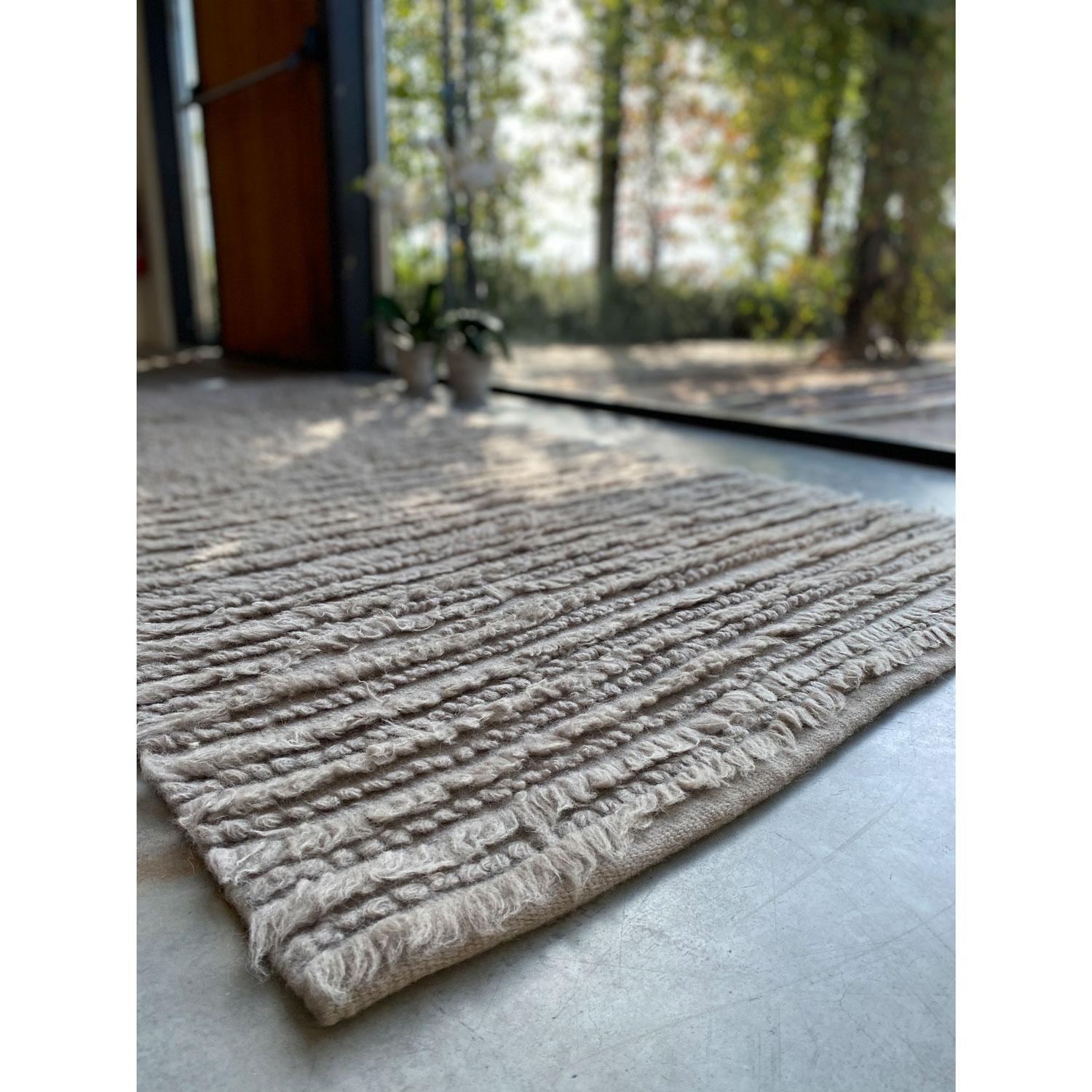 “Kids” is an ultra-natural contemporary rug designed by Deanna Comellini for G.T.DESIGN, Italian design company pioneer in the field of contemporary rugs since 1977.

The weft of the “Kids” collection recreates the fleece of sheep and kids, whose