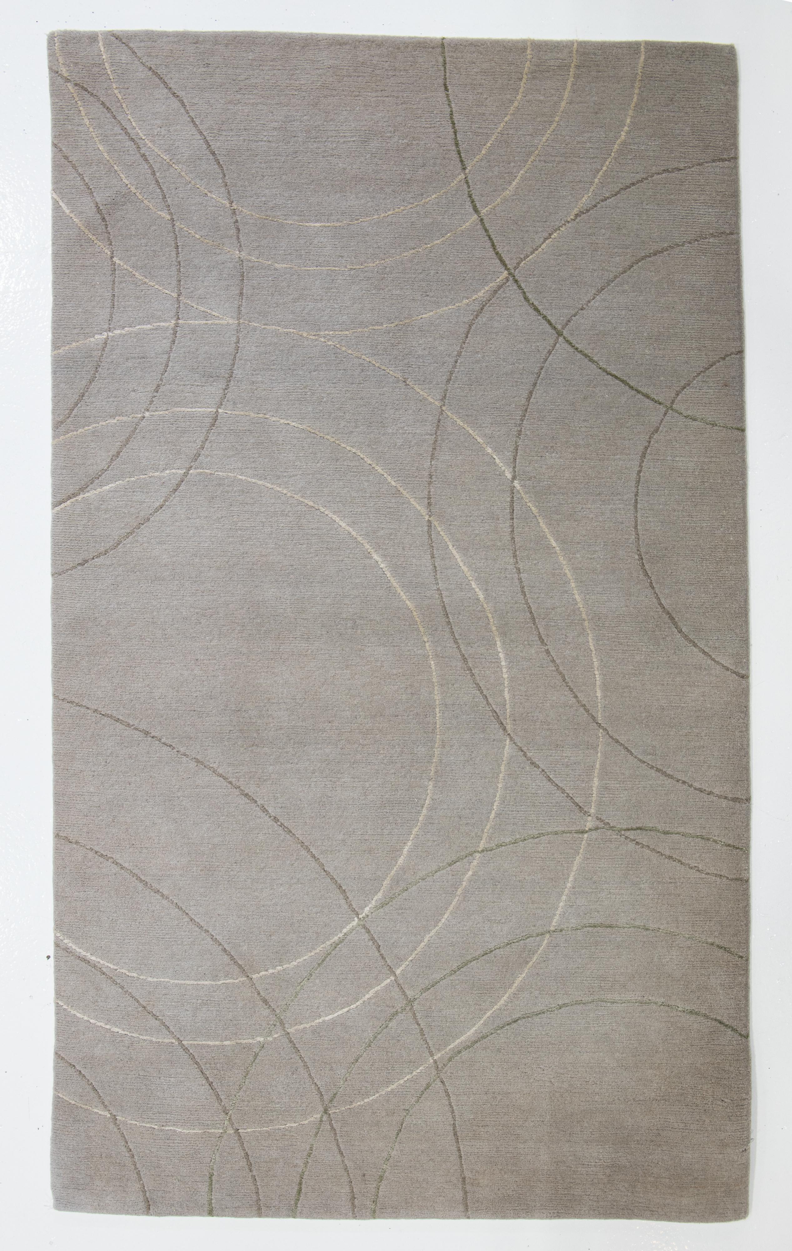 Noué à la main Tapis contemporain en laine et soie, gris en vente