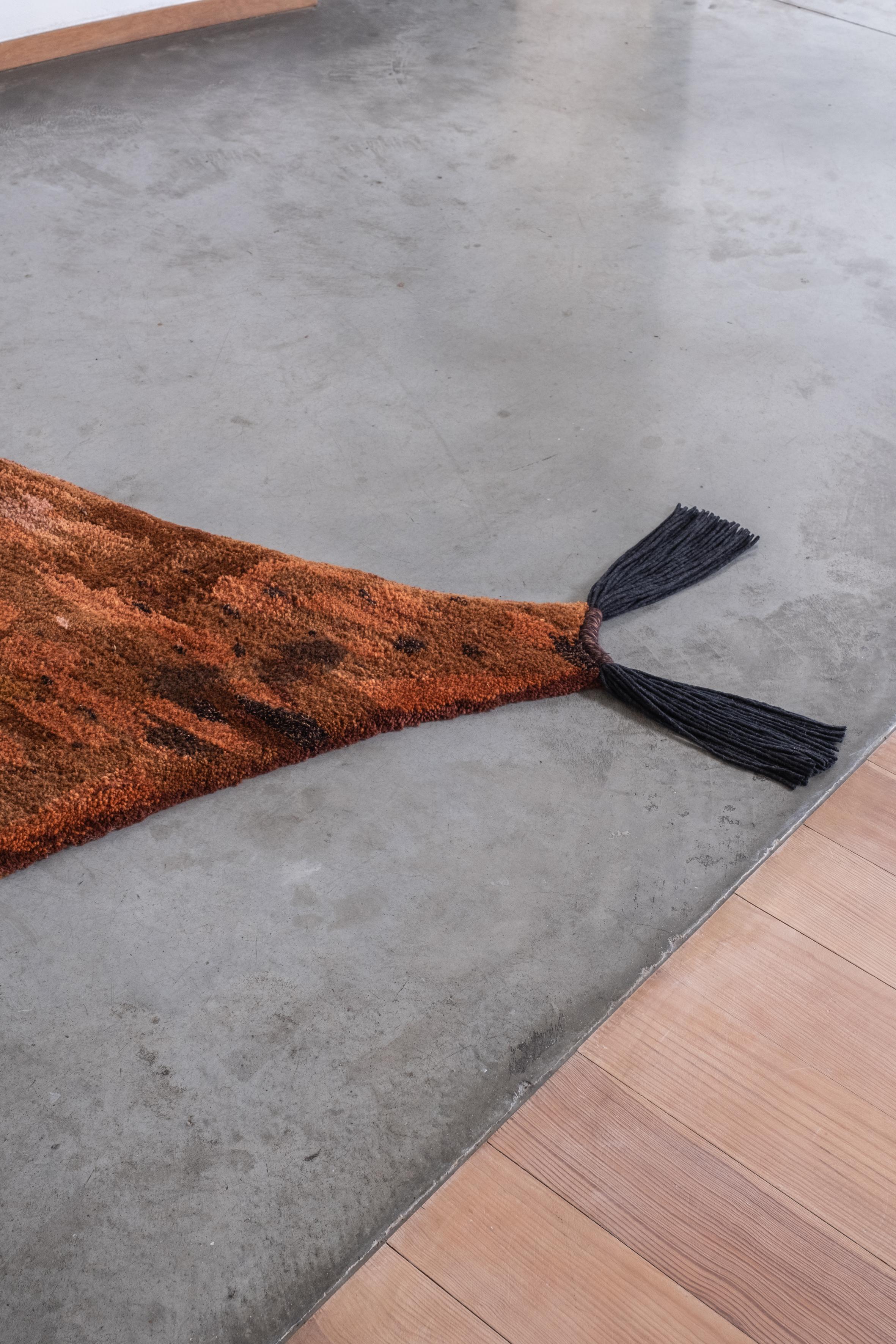Zeitgenössischer Wandteppich aus Wolle mit modernen Formen - Creatura V von Mira Sohlen im Angebot 1