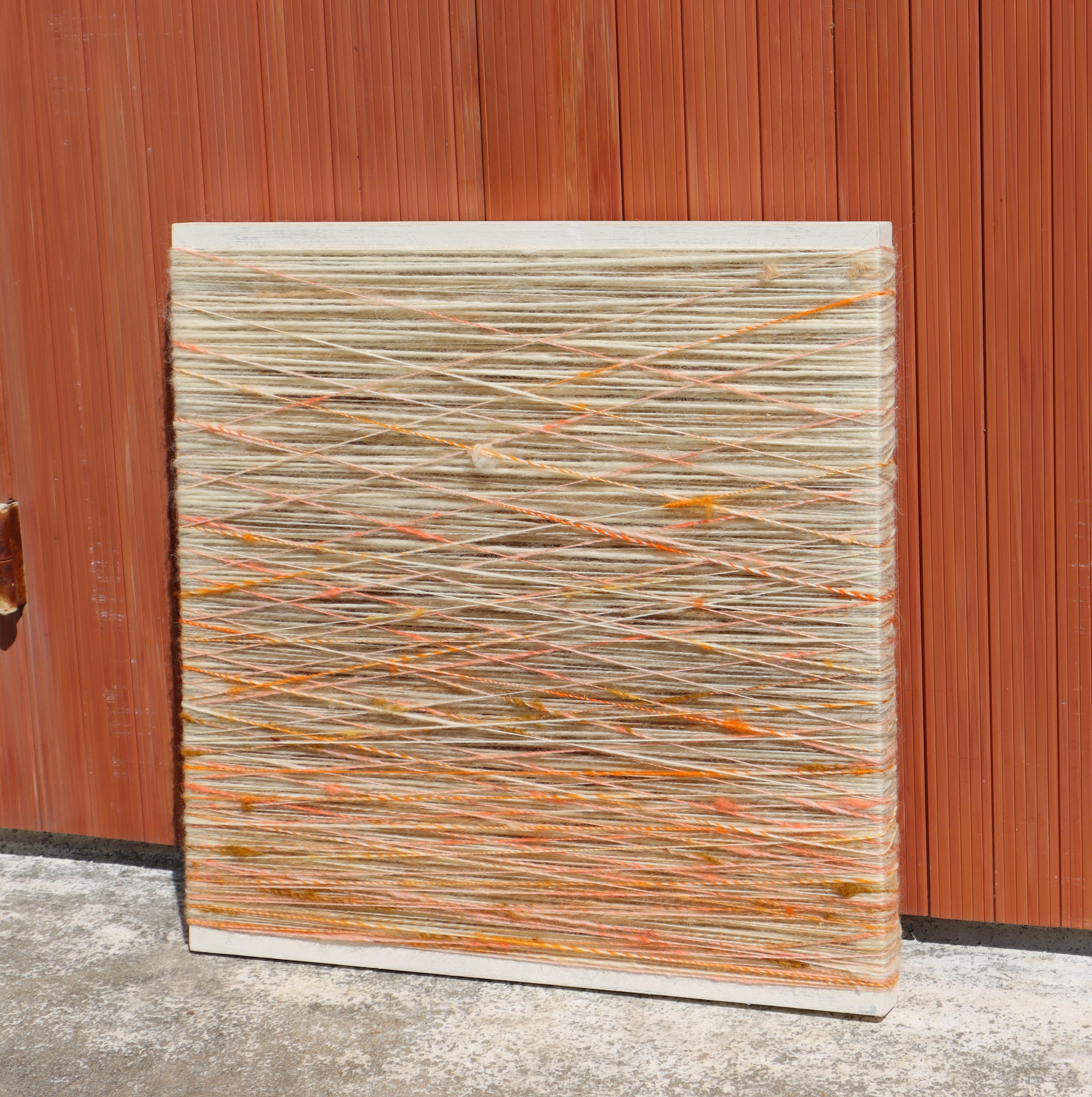 Contemporary Woolen Art Work - Abstraktes Wandobjekt aus Wolle im Angebot 1