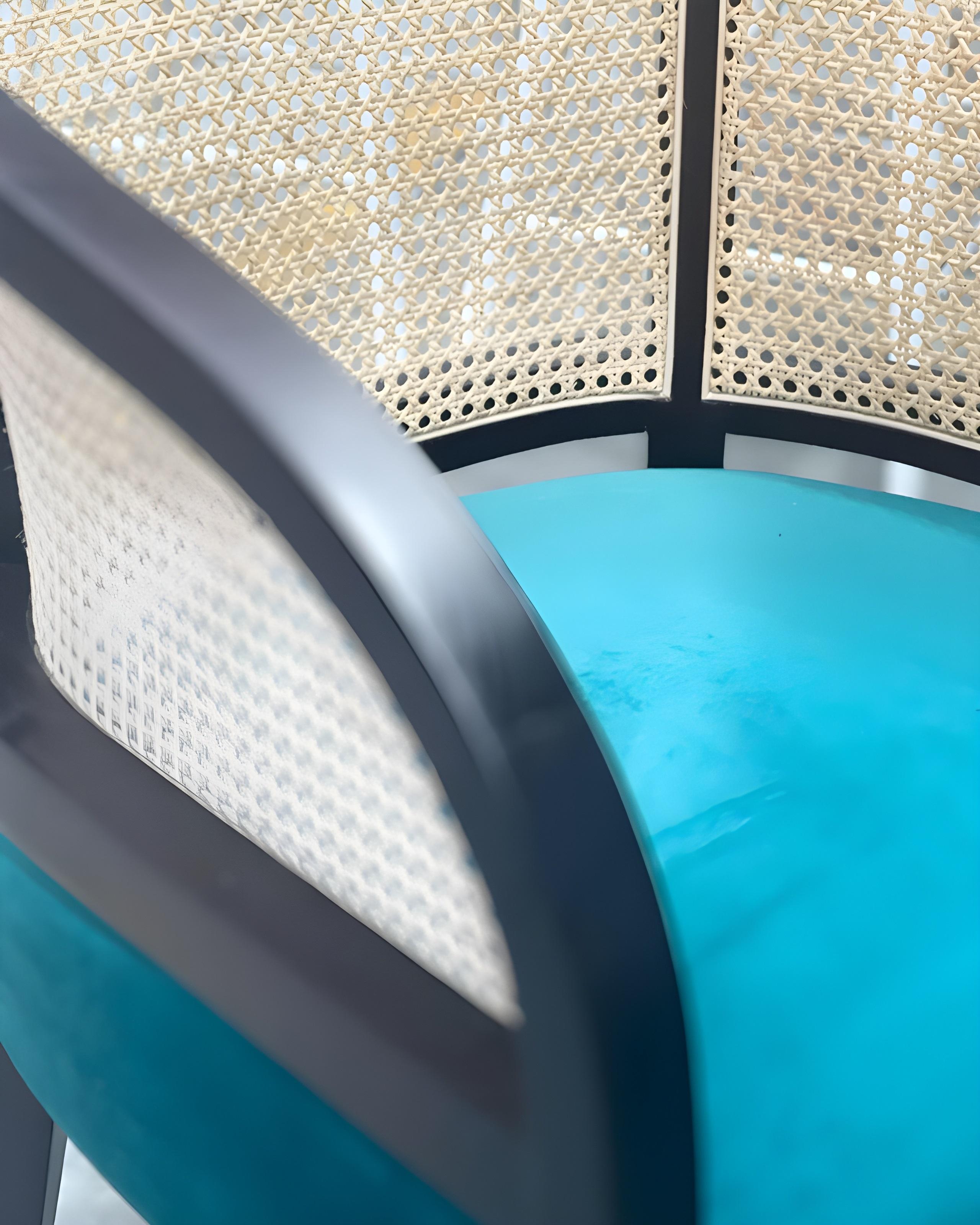 Sedie da pranzo contemporanee in canna intrecciata, set da 8 in vendita 3