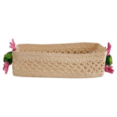 Cesta rectangular pequeña de ratán tejido contemporáneo con ranas
