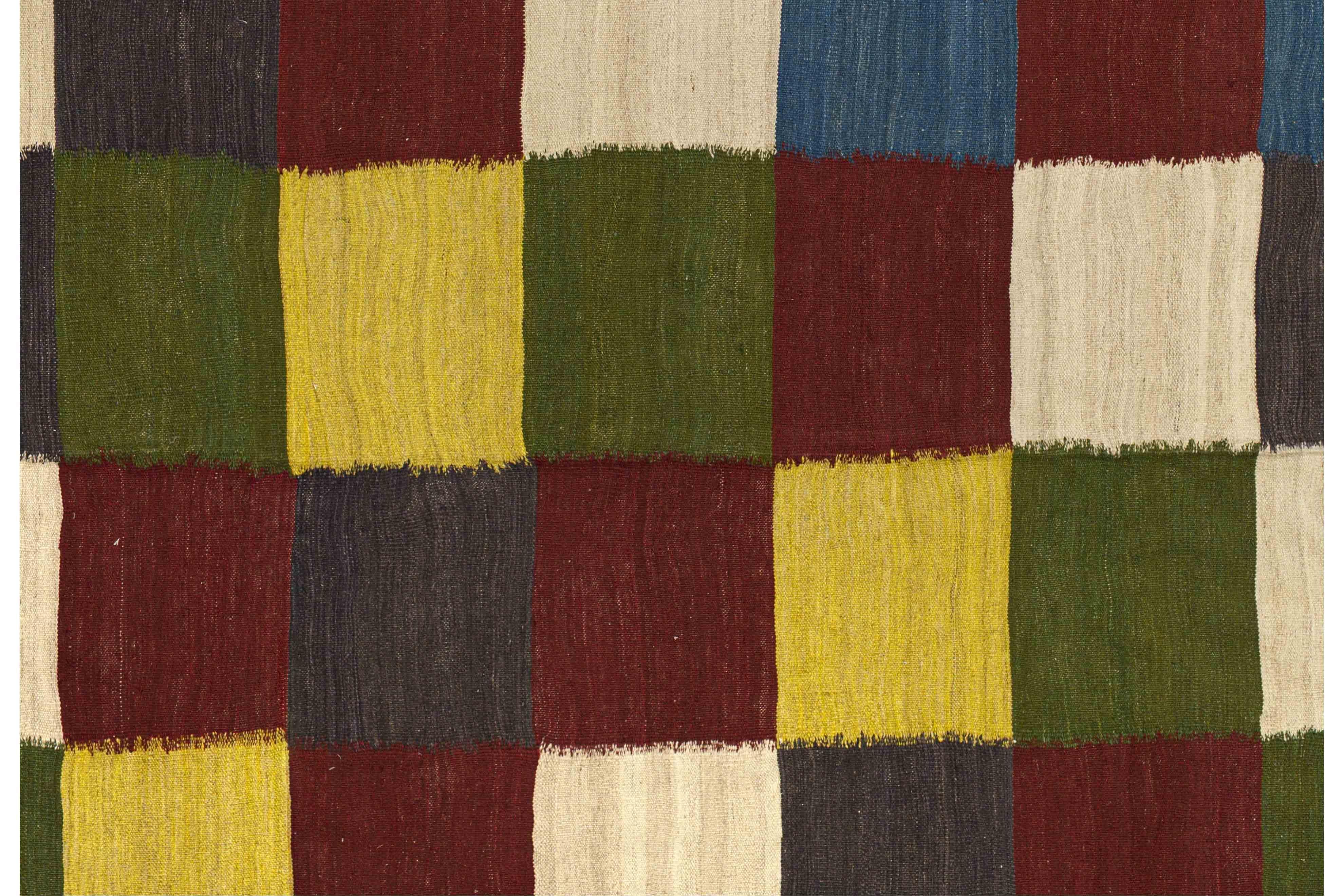 Contemporary Woven Rug, 5 ft × 8 ft , rote, grüne und blaue Blöcke im Angebot 3