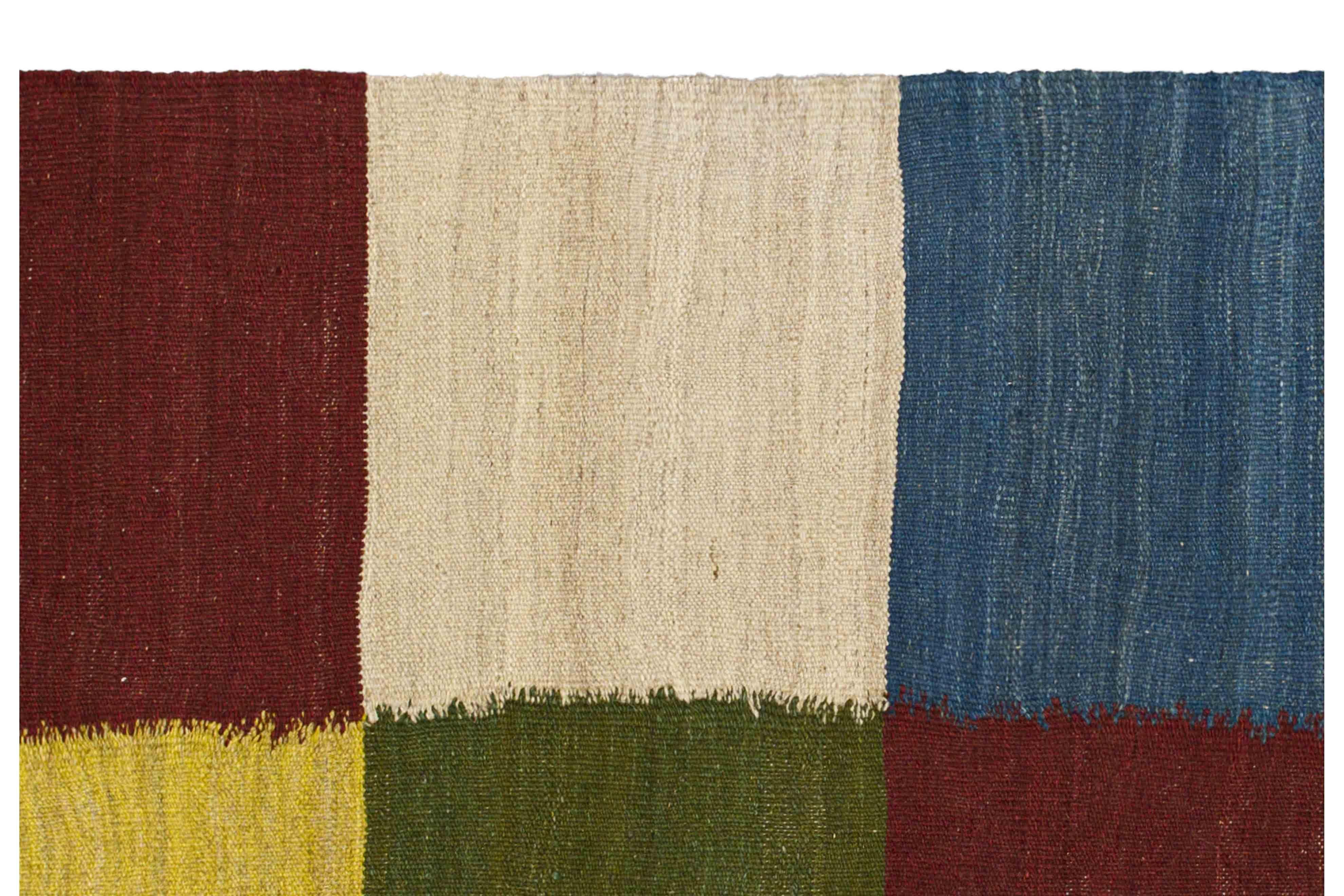 Contemporary Woven Rug, 5 ft × 8 ft , rote, grüne und blaue Blöcke (Handgewebt) im Angebot