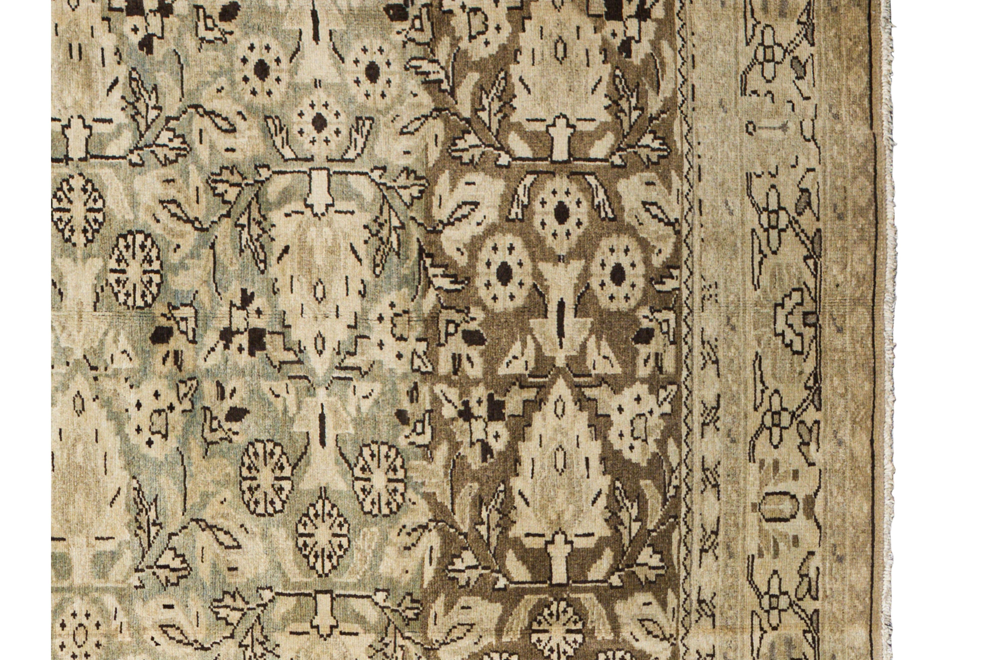 Zeitgenössischer Webteppich, 7 ft × 10 ft , Elfenbein und Braun (Sultanabad) im Angebot