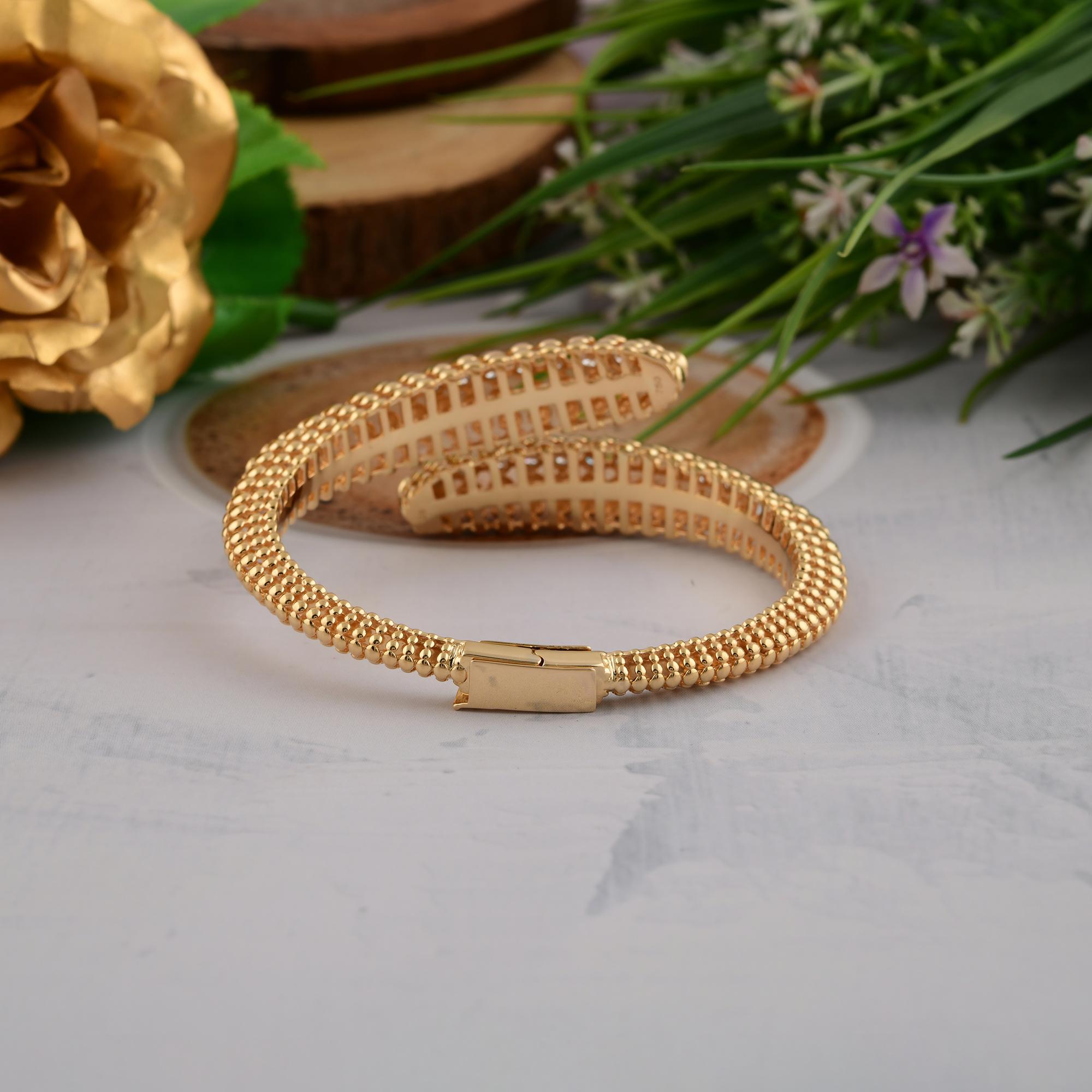Women's Contemporary Wraparound Bracelet in 18k Solid Gold with 1.57Ct Diamonds For Sale
