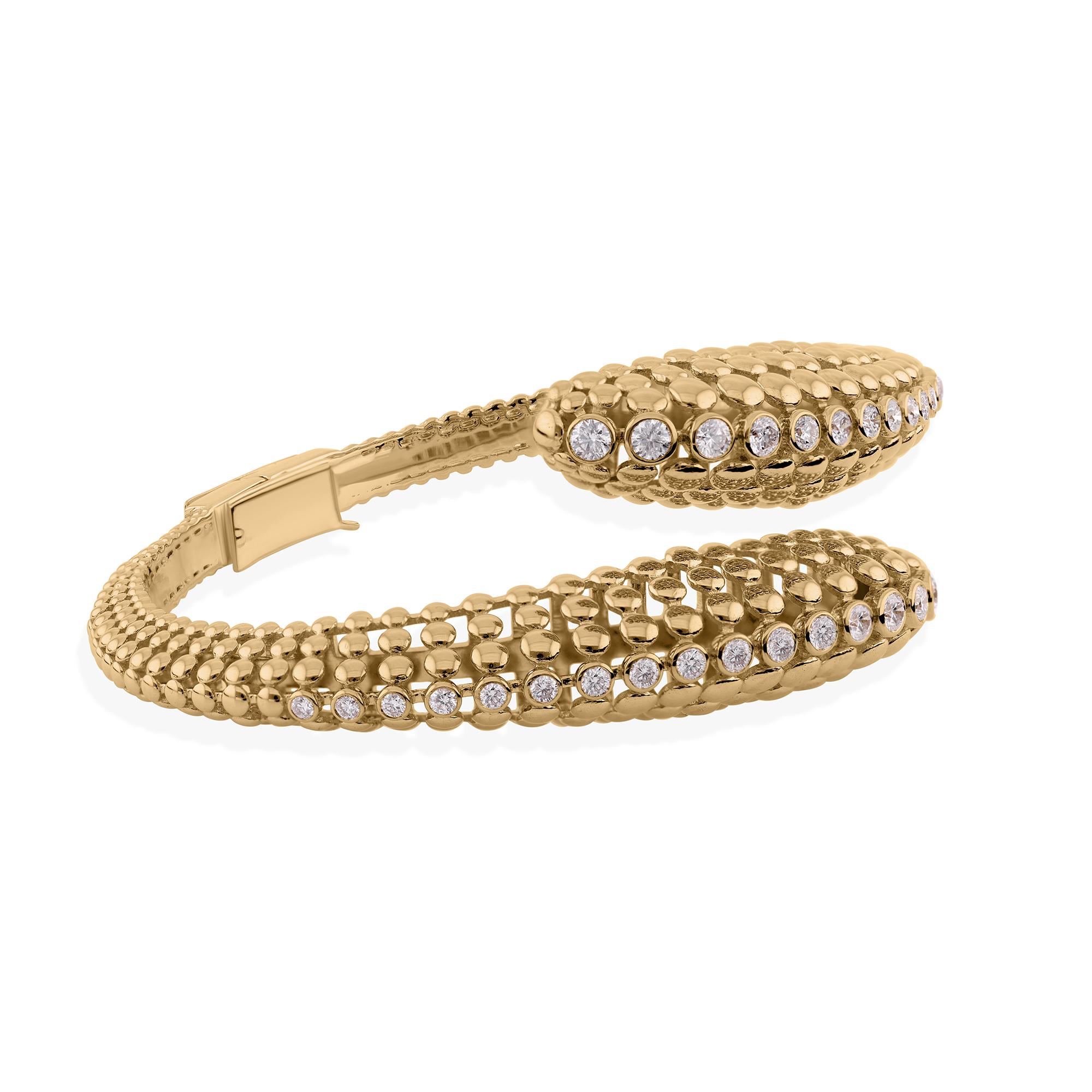 Contemporary Wraparound Bracelet in 18k Solid Gold with 1.57Ct Diamonds For Sale 1