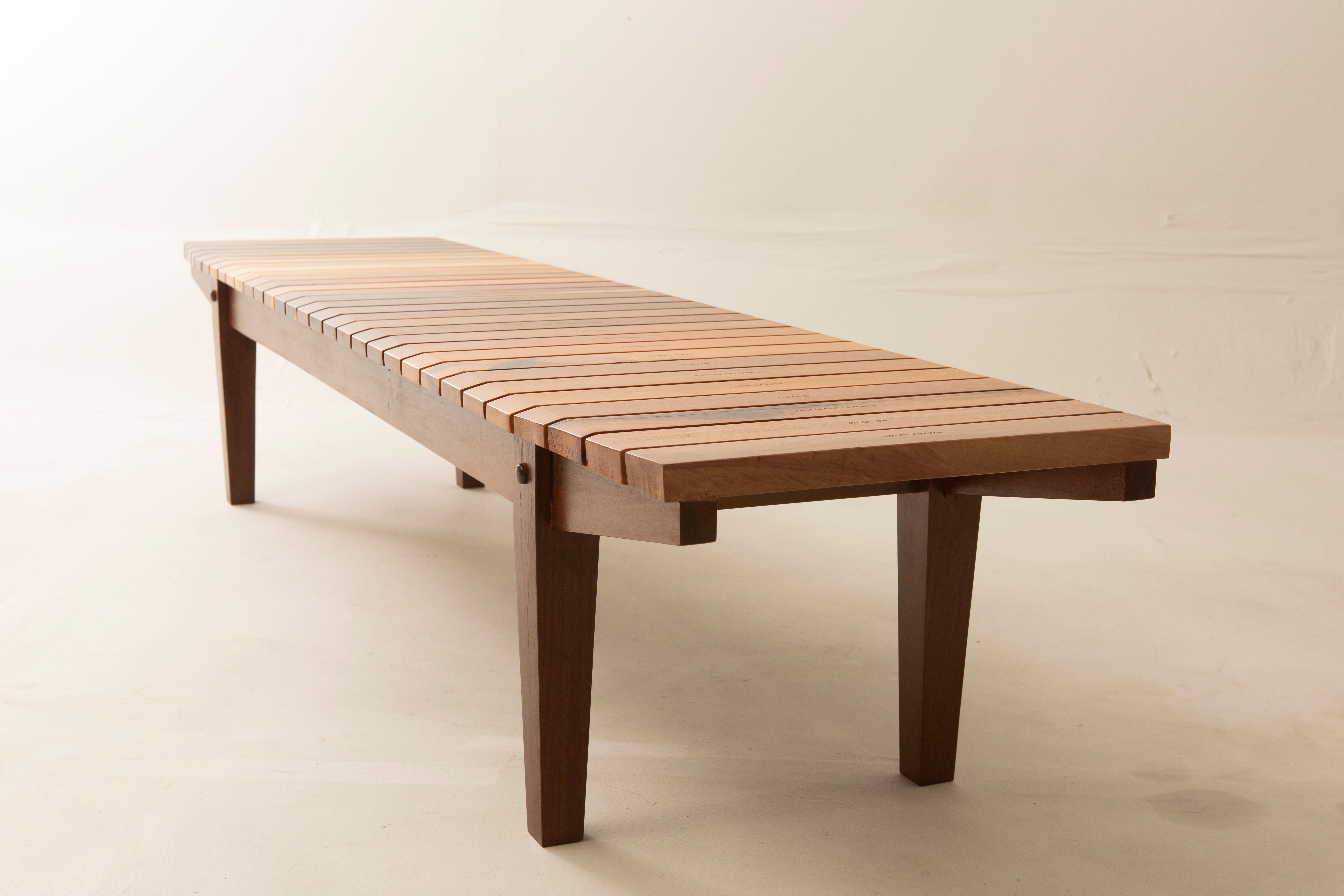Sculpté Banc à lattes contemporain 