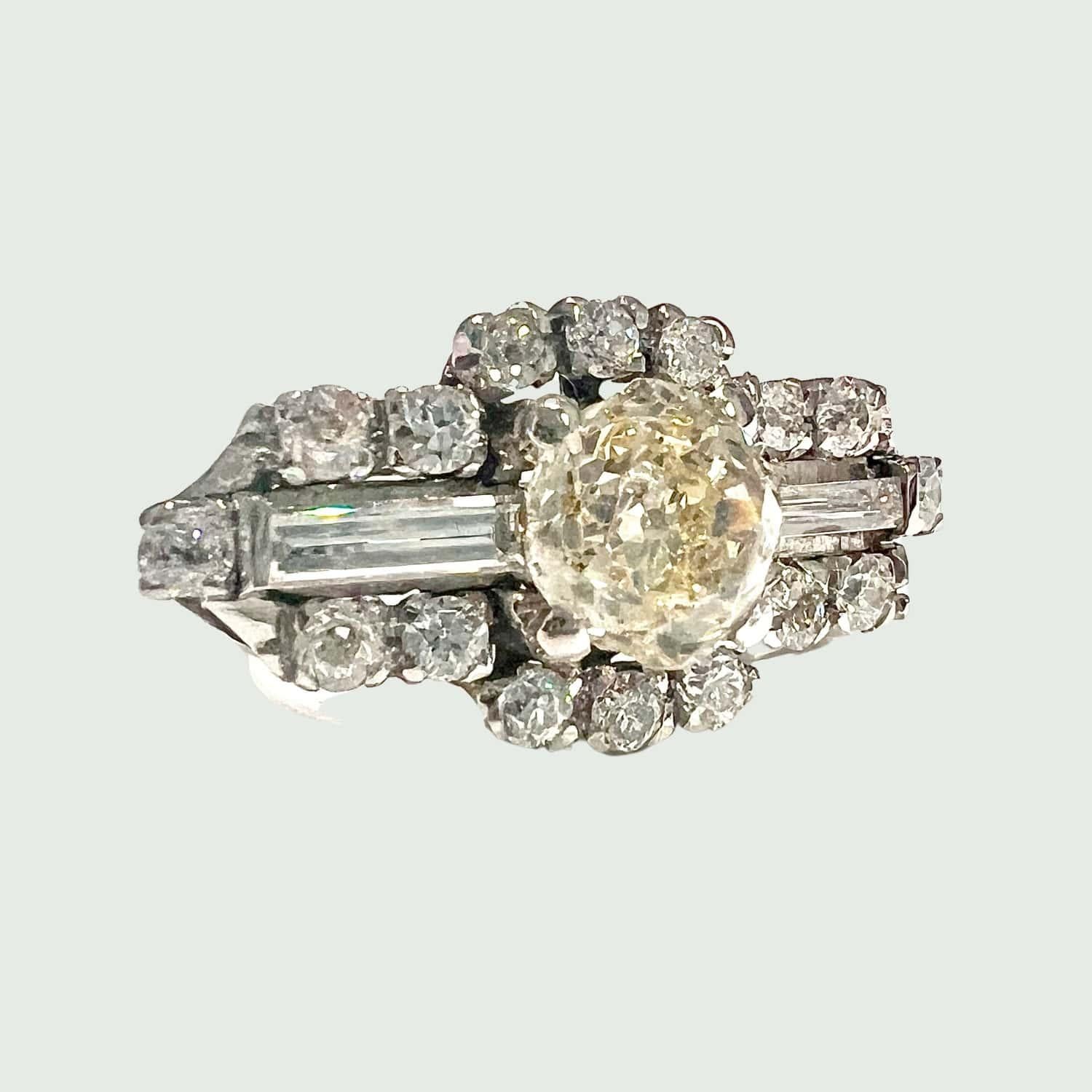 Contemporary XX Century with Diamonds 2.62 ct Platinum Ring For Sale 1