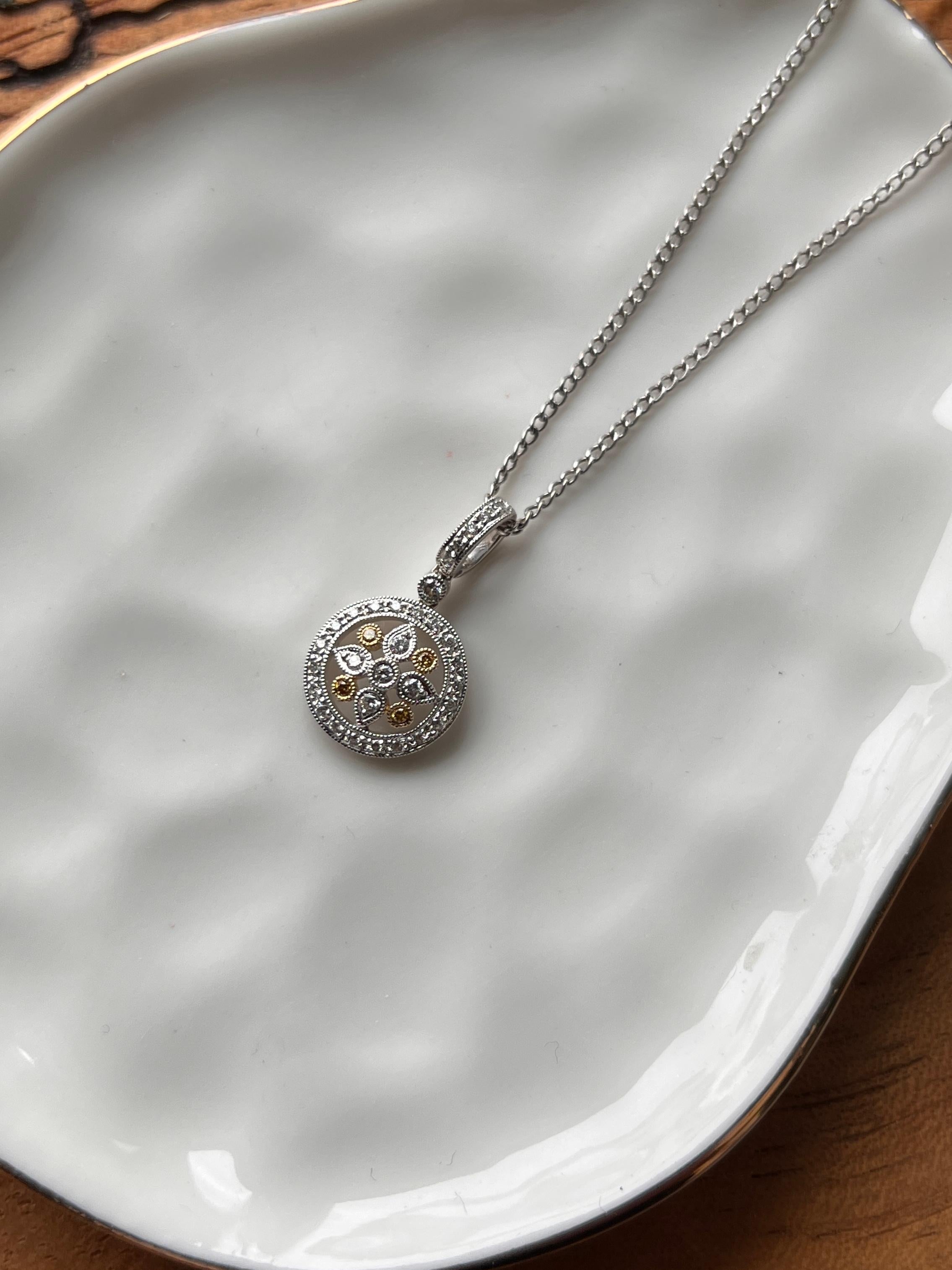 Zeitgenössischer Cluster-Anhänger mit gelben Diamanten aus 18k Gelb- und Weißgold für Damen oder Herren im Angebot