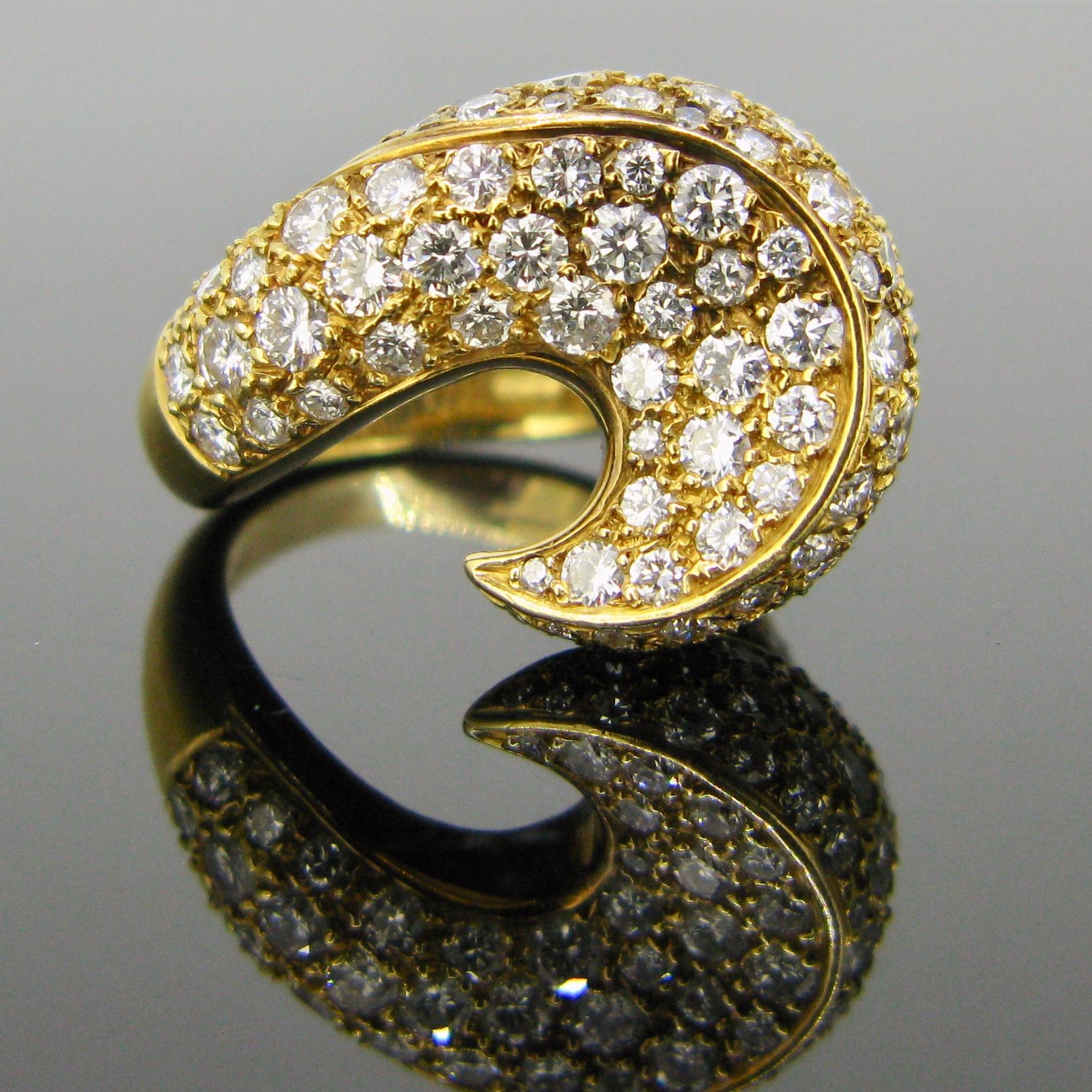 This new modern ring is made in 18kt yellow gold, it has 101 diamonds with a total carat weight of 4ct approximately. It has a wave like design.

Weight:	12.1gr 

Circa:	Modern

Metal:		18kt Yellow Gold 

Stones:	101 Diamonds
•	Total Carat