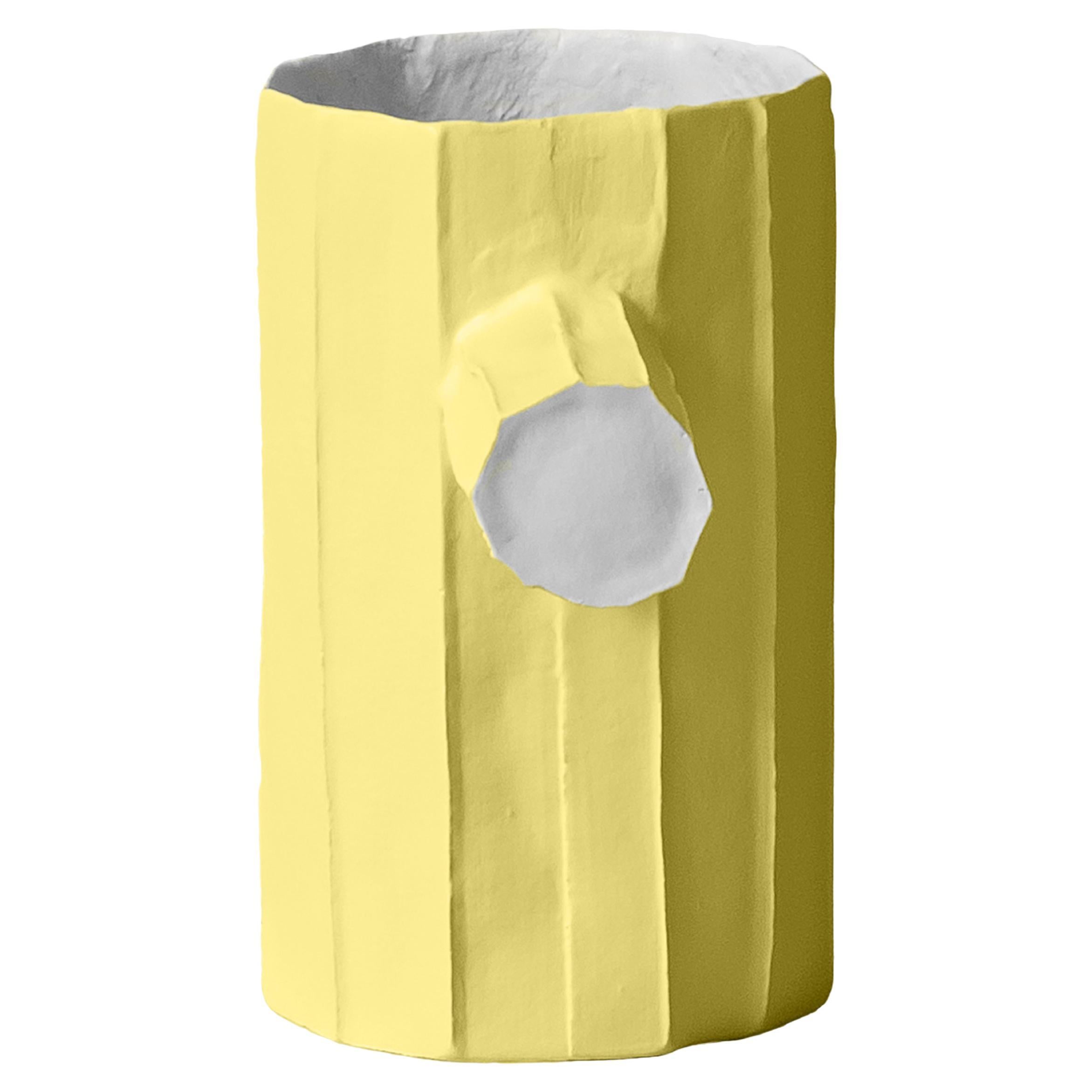 Scultura contemporanea in carta argilla gialla PINO MONO