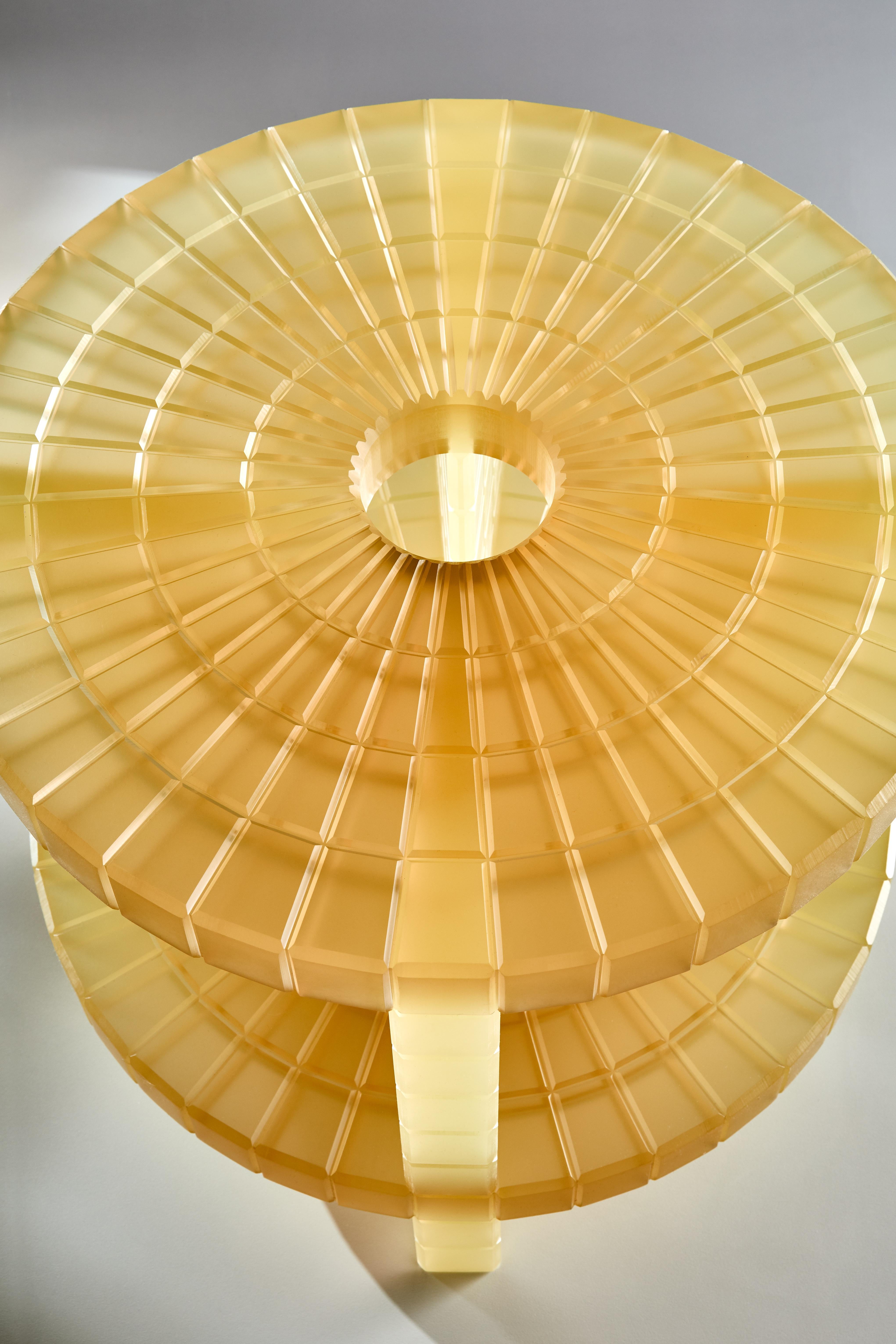 Moulage Table basse contemporaine Metropolis en résine jaune par Laurids Galle en vente