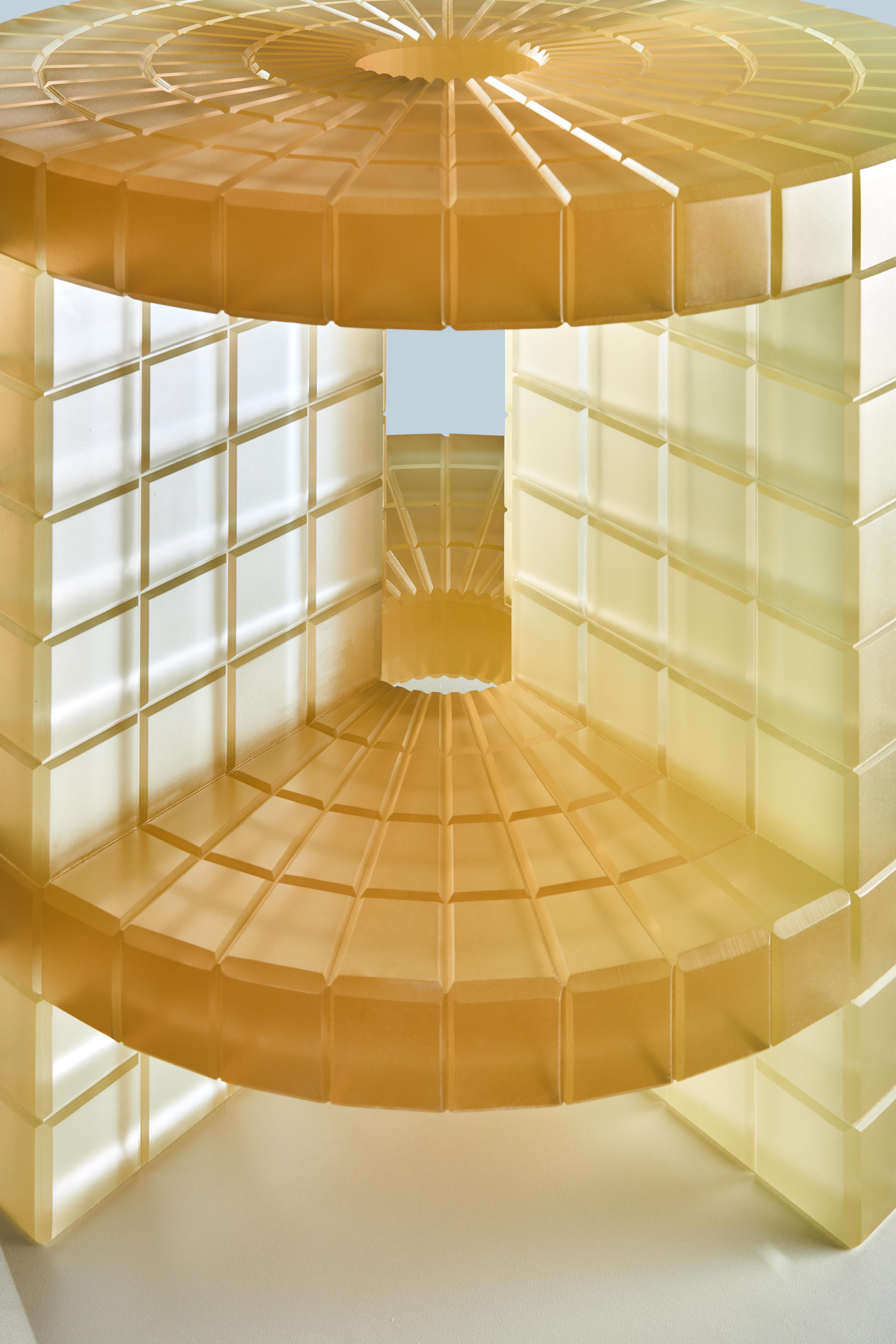 Moulage Table basse contemporaine Metropolis en résine jaune par Laurids Galle en vente