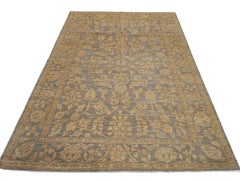 Alfombra Ziegler contemporánea con palmetas doradas en espiral por toda la superficie sobre un fondo azul aguamarina