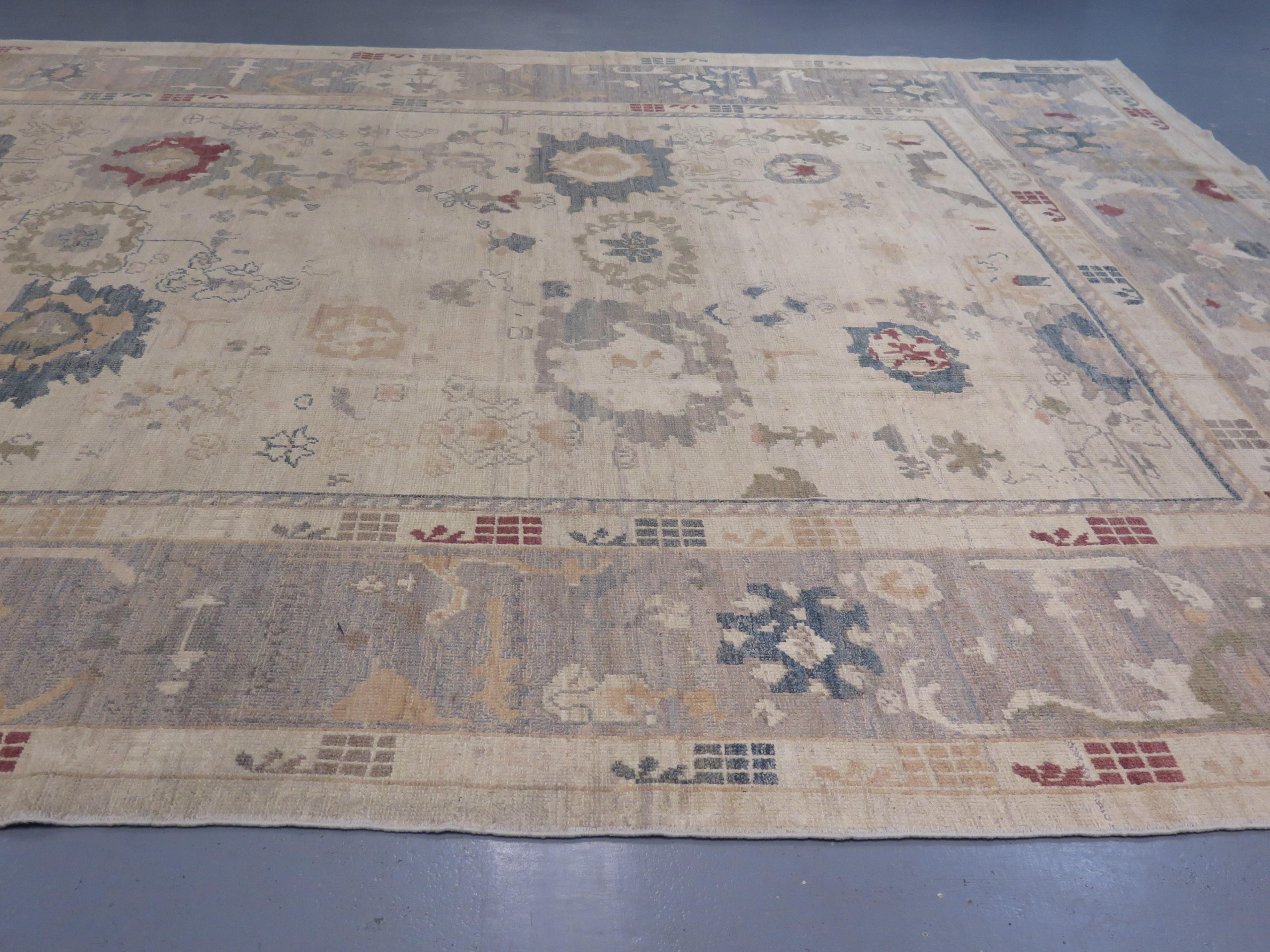 Contemporary Ziegler Sultanabad Style Carpet, Handwoven in Turkey In Excellent Condition For Sale In London, GB