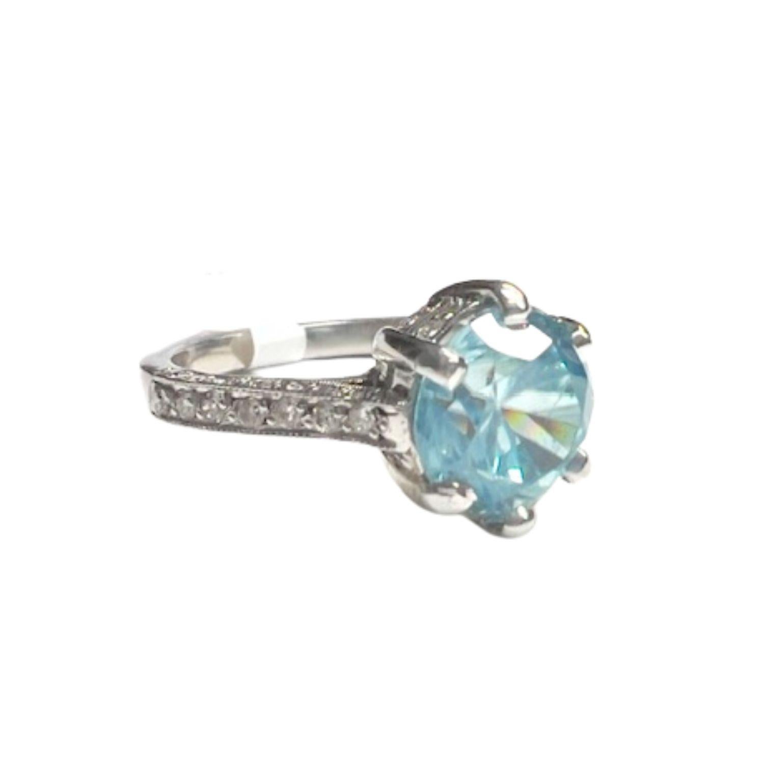 Brilliant Cut Contemporary Zircon and Diamonds Gold Ring For Sale