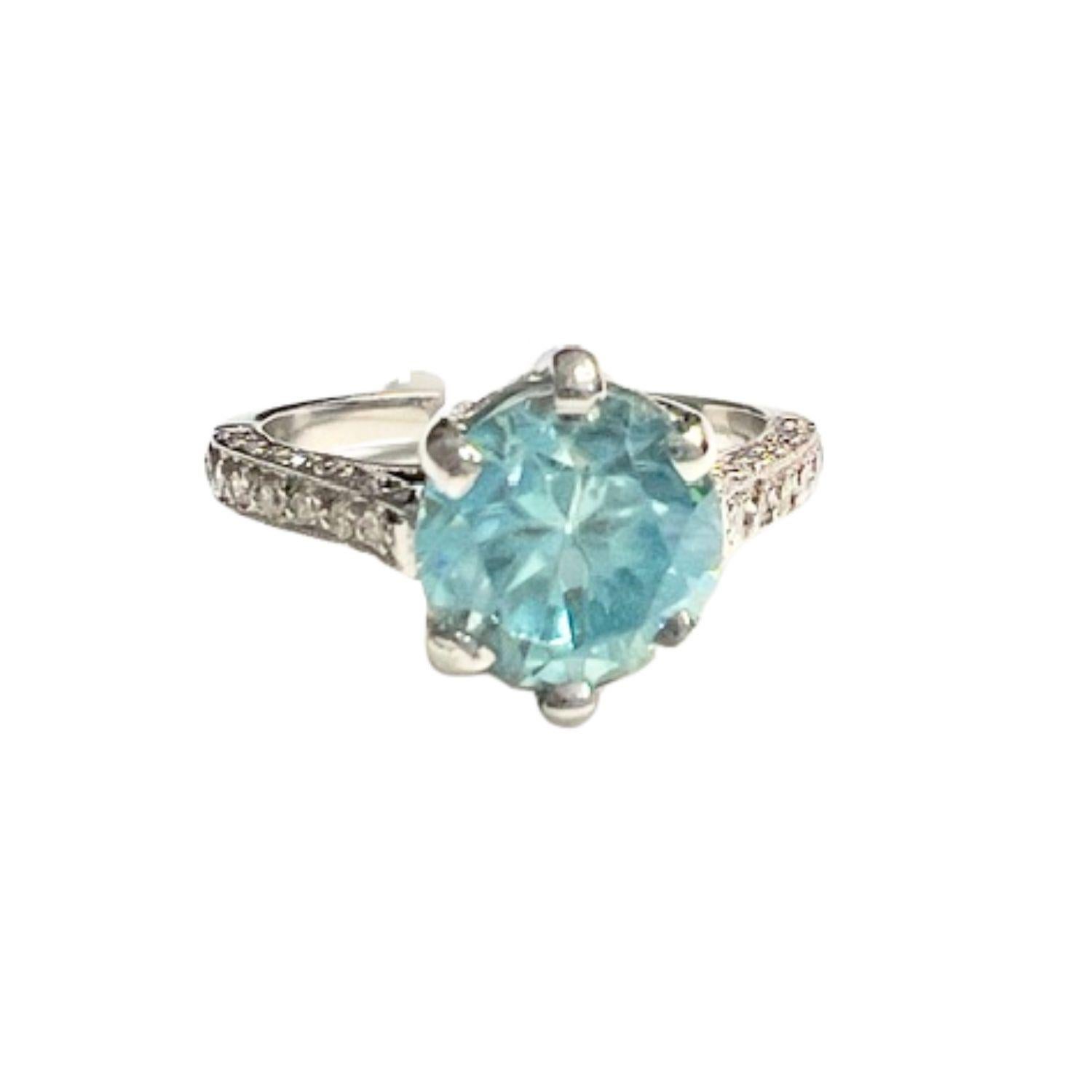Contemporary Zircon and Diamonds Gold Ring In Good Condition For Sale In MADRID, ES