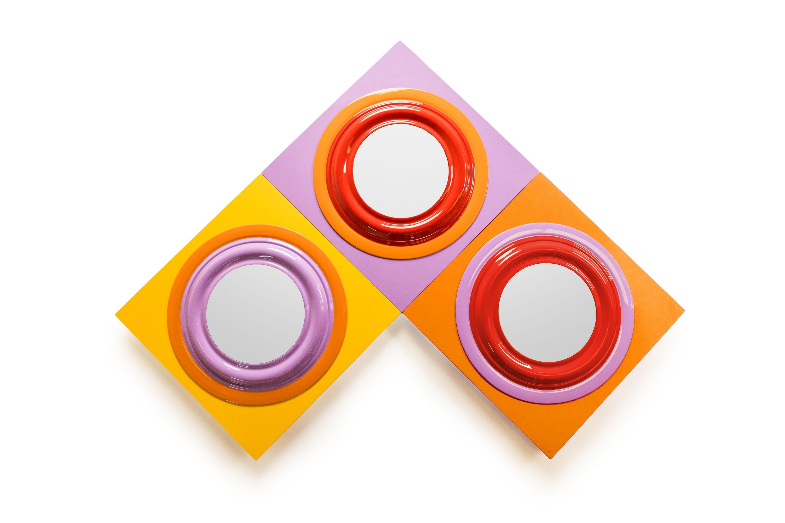Linee moderne e pulite per Leela, lo specchio più grande della collezione Bindoo. Questo elemento è più di un semplice accessorio per la casa: è un gioco di riflessi e colori che cattura l'essenza della natura stessa.
Bindoo è una collezione di