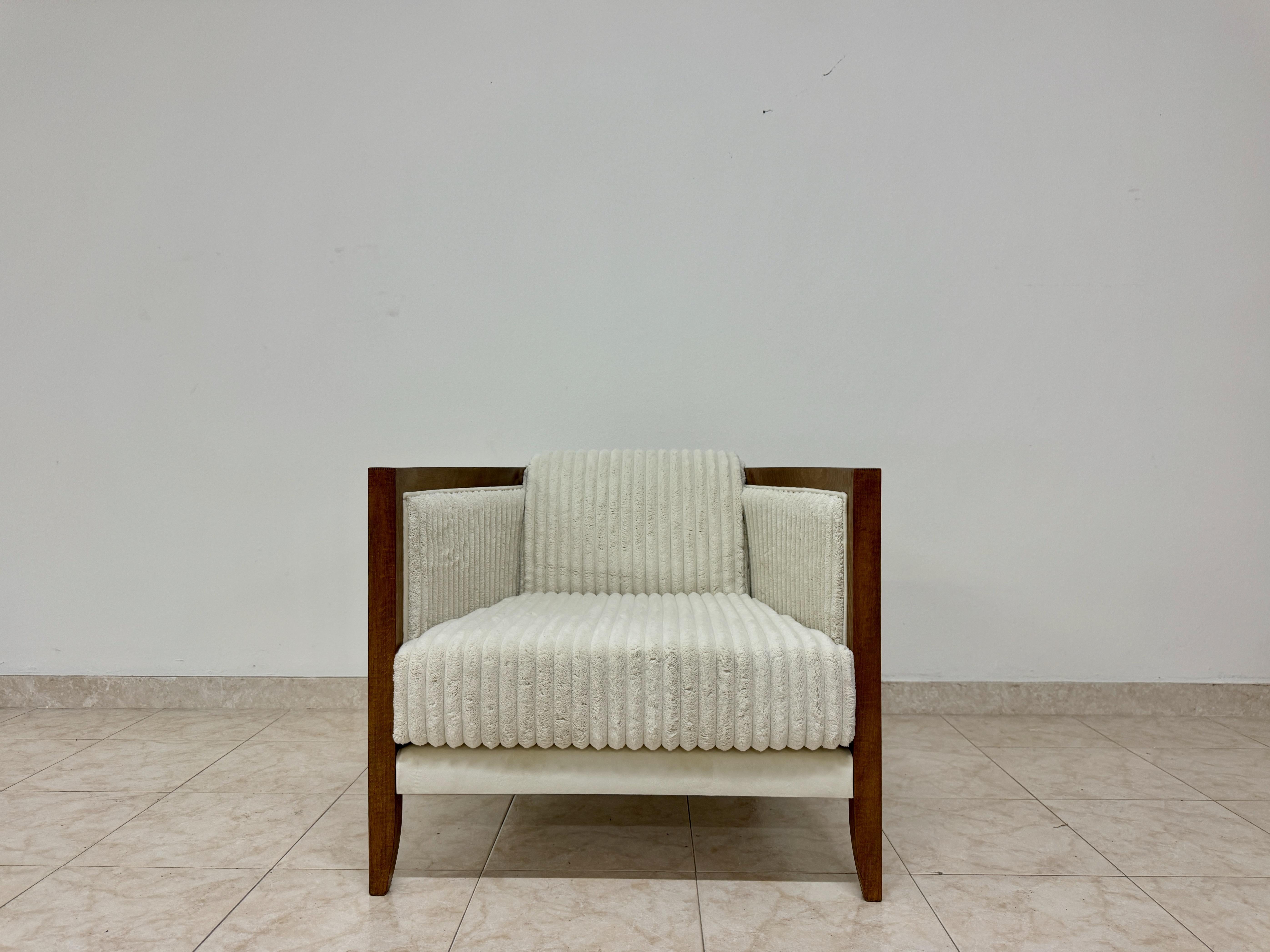 Mid-Century Modern Contemporay Italian Armchair For Sale