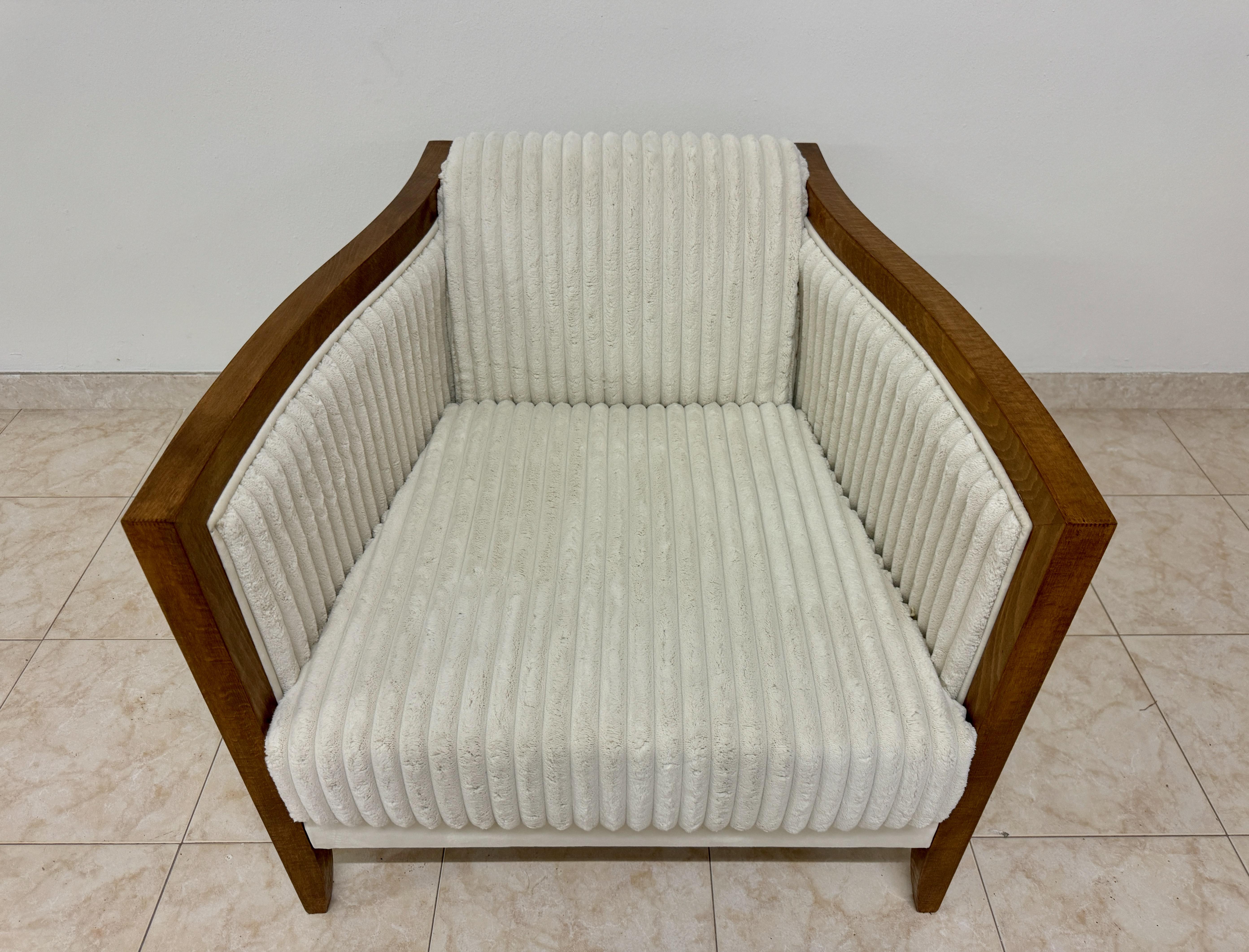 Contemporay Italian Armchair In New Condition For Sale In London, London