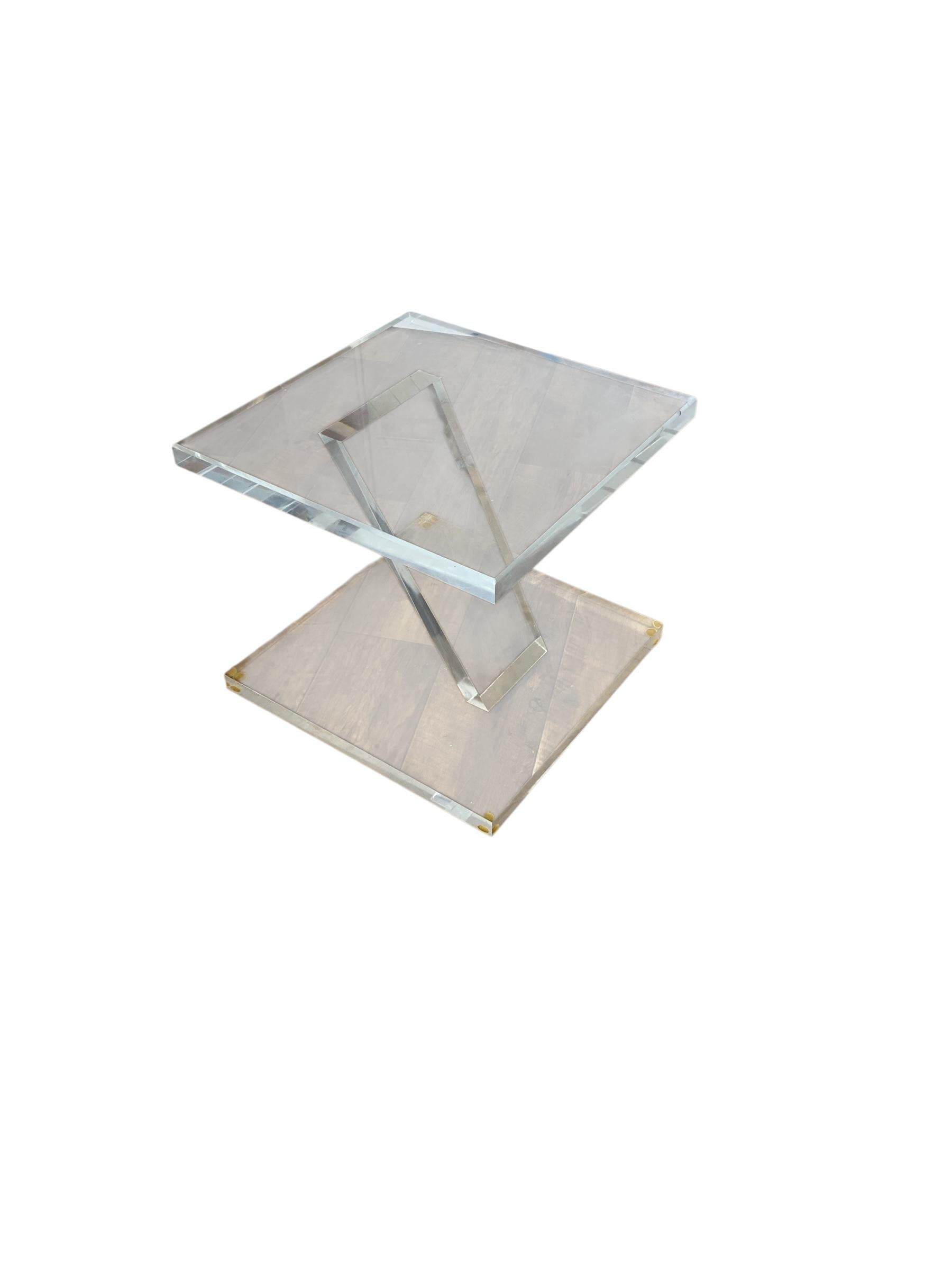 Britannique Table d'appoint Contempory Lucite en vente