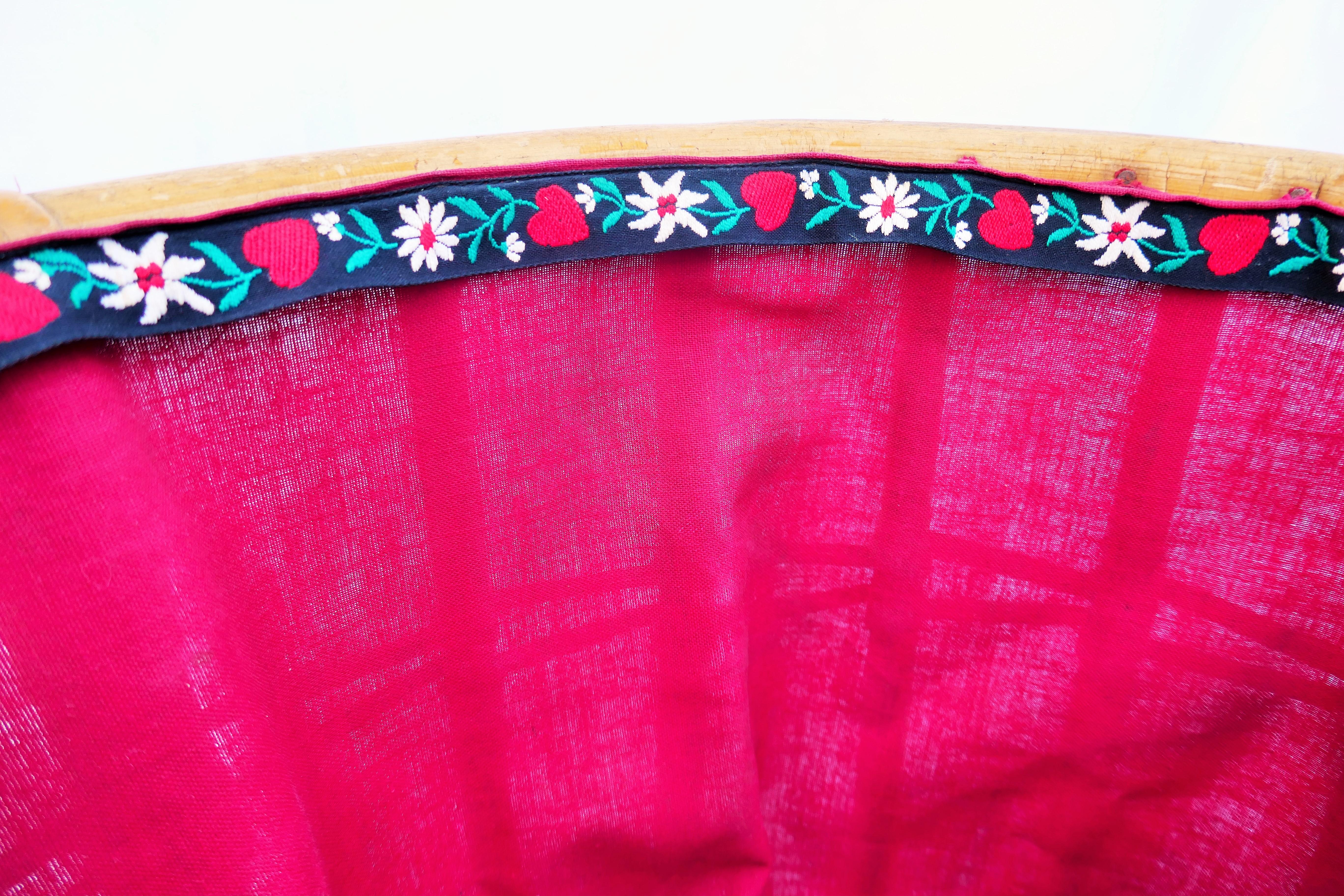 Récipient pour le tissu, les aiguilles et le fil à coudre dans le style Bonacina Rattan  en vente 4