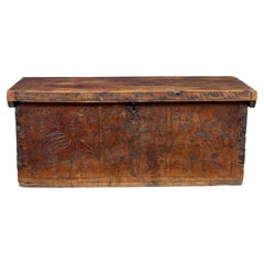 Kontinentaler geschnitzter Obstholz-Kuffer aus dem 18. Jahrhundert