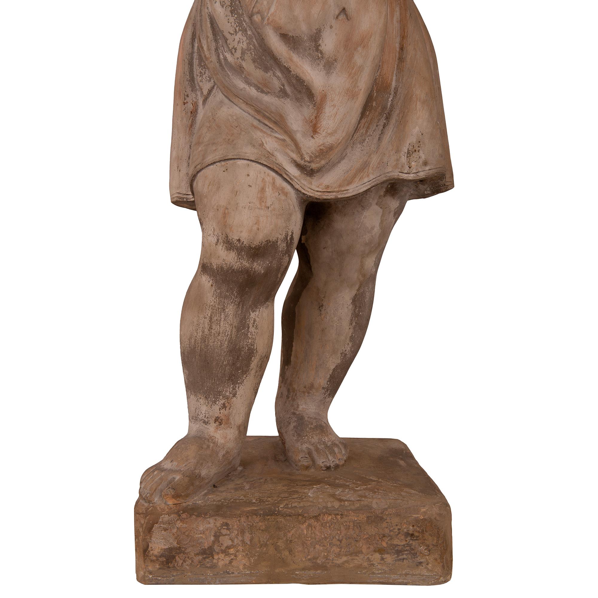 Kontinentale Terrakotta-Statue/Pflanzgefäß eines jungen Jungen aus dem 18. Jahrhundert im Angebot 5