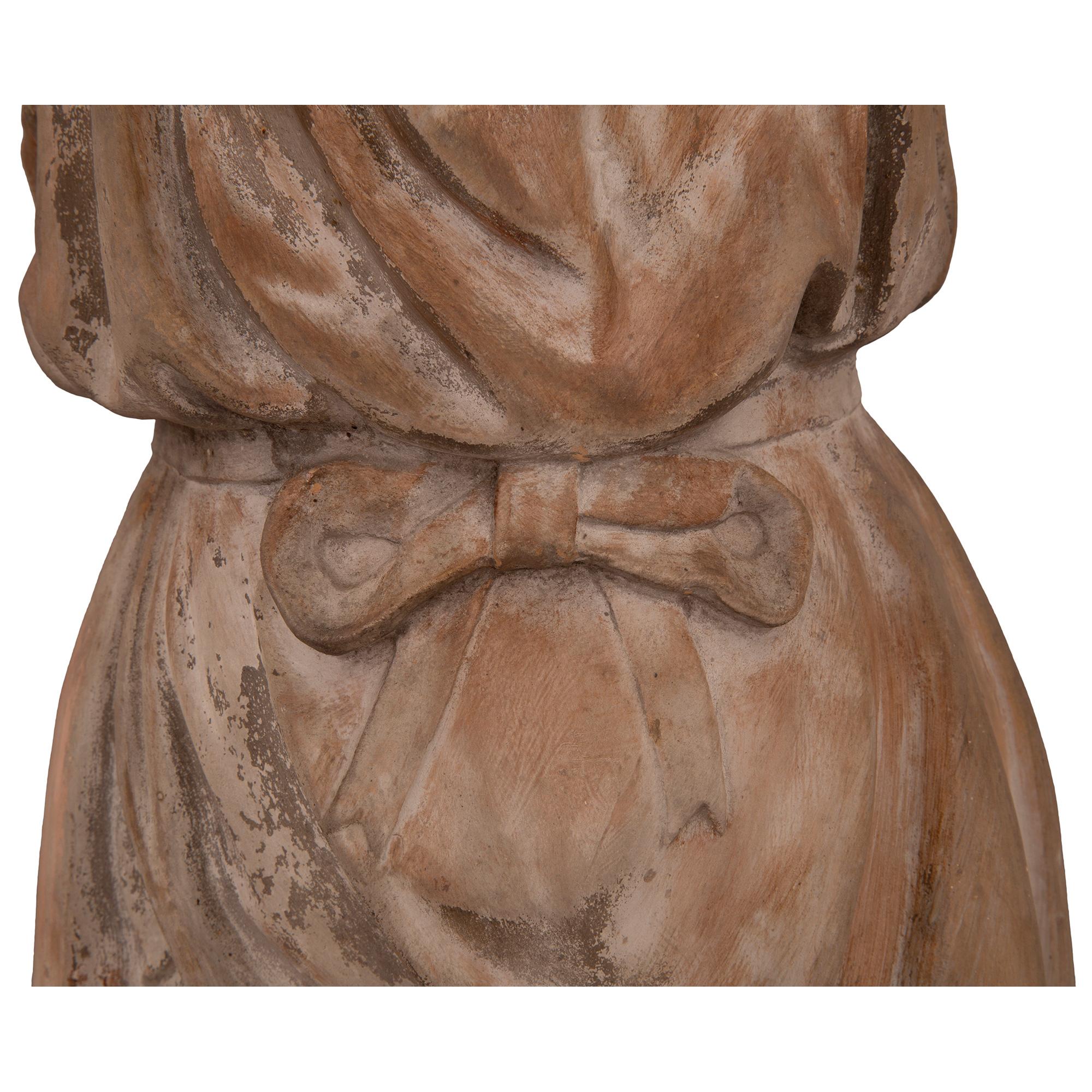 Kontinentale Terrakotta-Statue/Pflanzgefäß eines jungen Jungen aus dem 18. Jahrhundert im Angebot 4