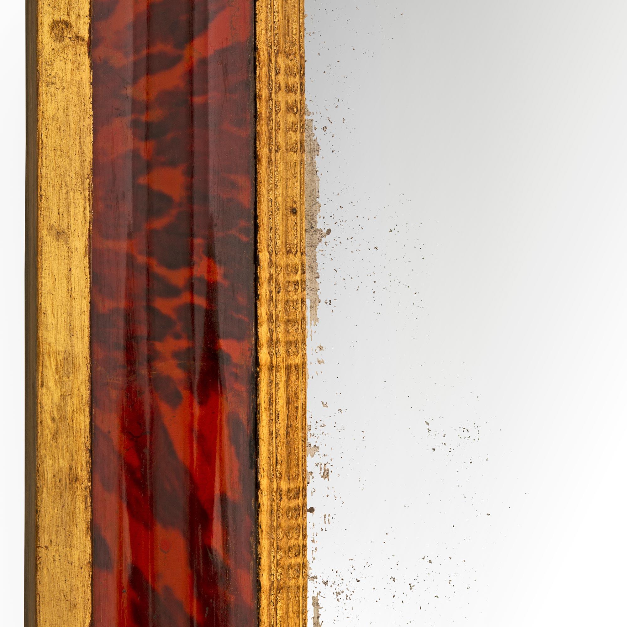 Kontinentaler Spiegel aus Schildpatt und vergoldetem Holz aus dem 18. Jahrhundert (18. Jahrhundert und früher) im Angebot