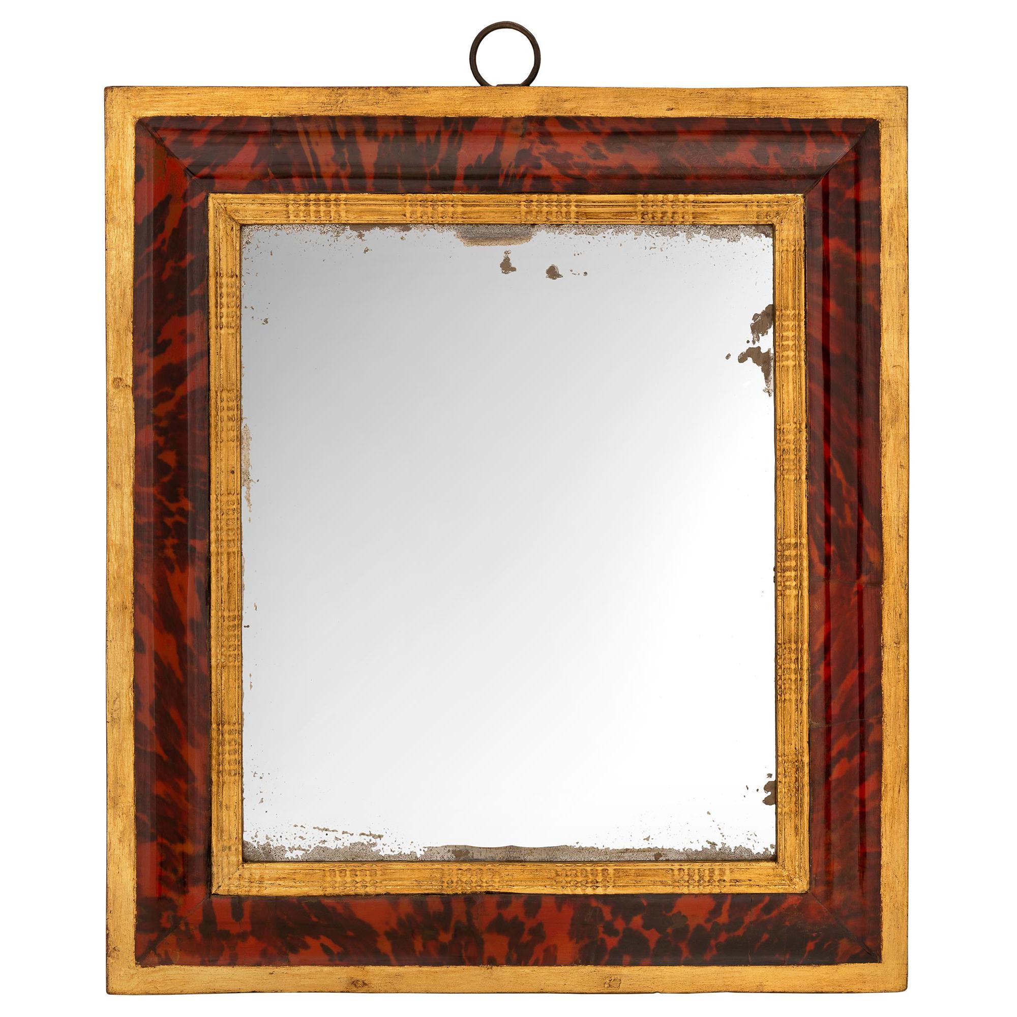 Kontinentaler Spiegel aus Schildpatt und vergoldetem Holz aus dem 18. Jahrhundert