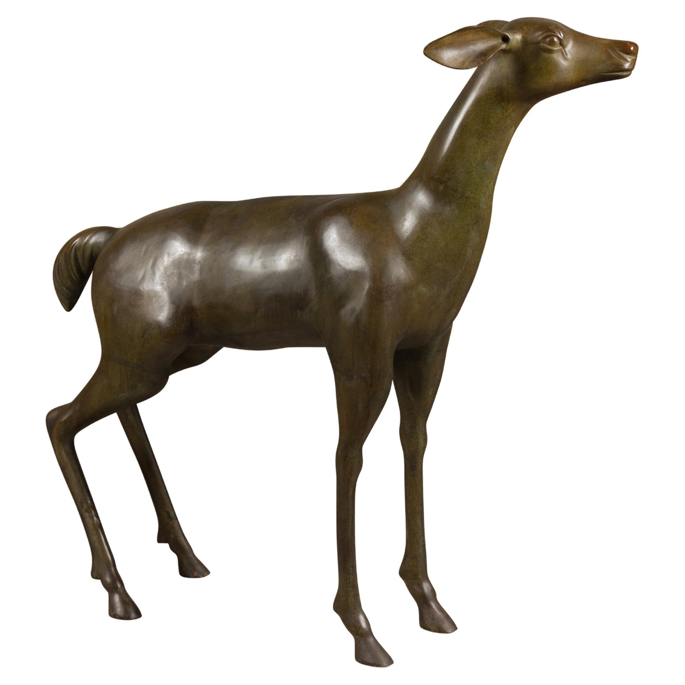 Continental 1930s Life Size Bronze Sculpture of a Deer Standing on its Four Legs (Sculpture en bronze grandeur nature d'un cerf debout sur ses quatre pattes)