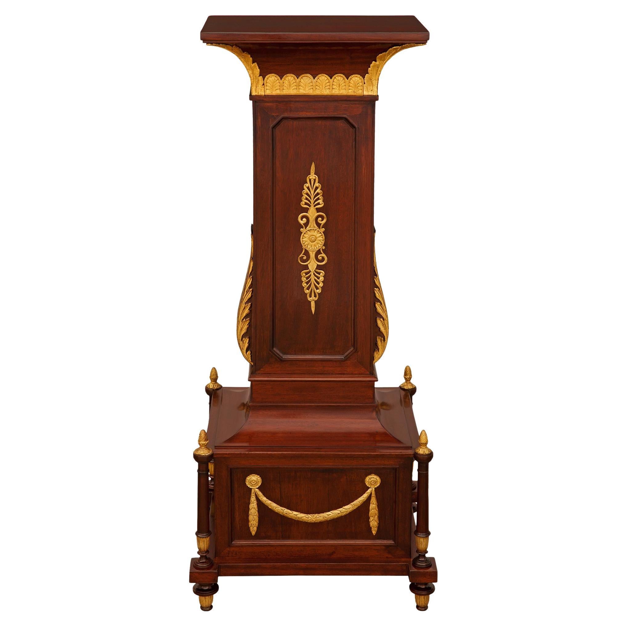 Continental 19. Jahrhundert Empire st. Mahagoni und Giltwood Sockel