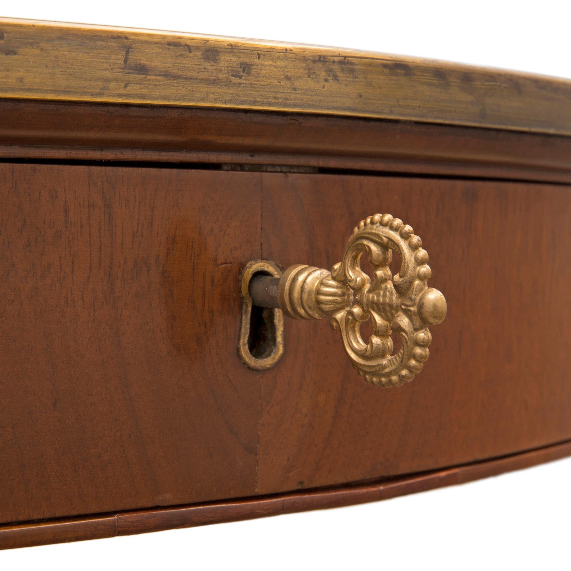 Laiton Table d'appoint continentale en acajou d'époque Louis Philippe du 19ème siècle en vente
