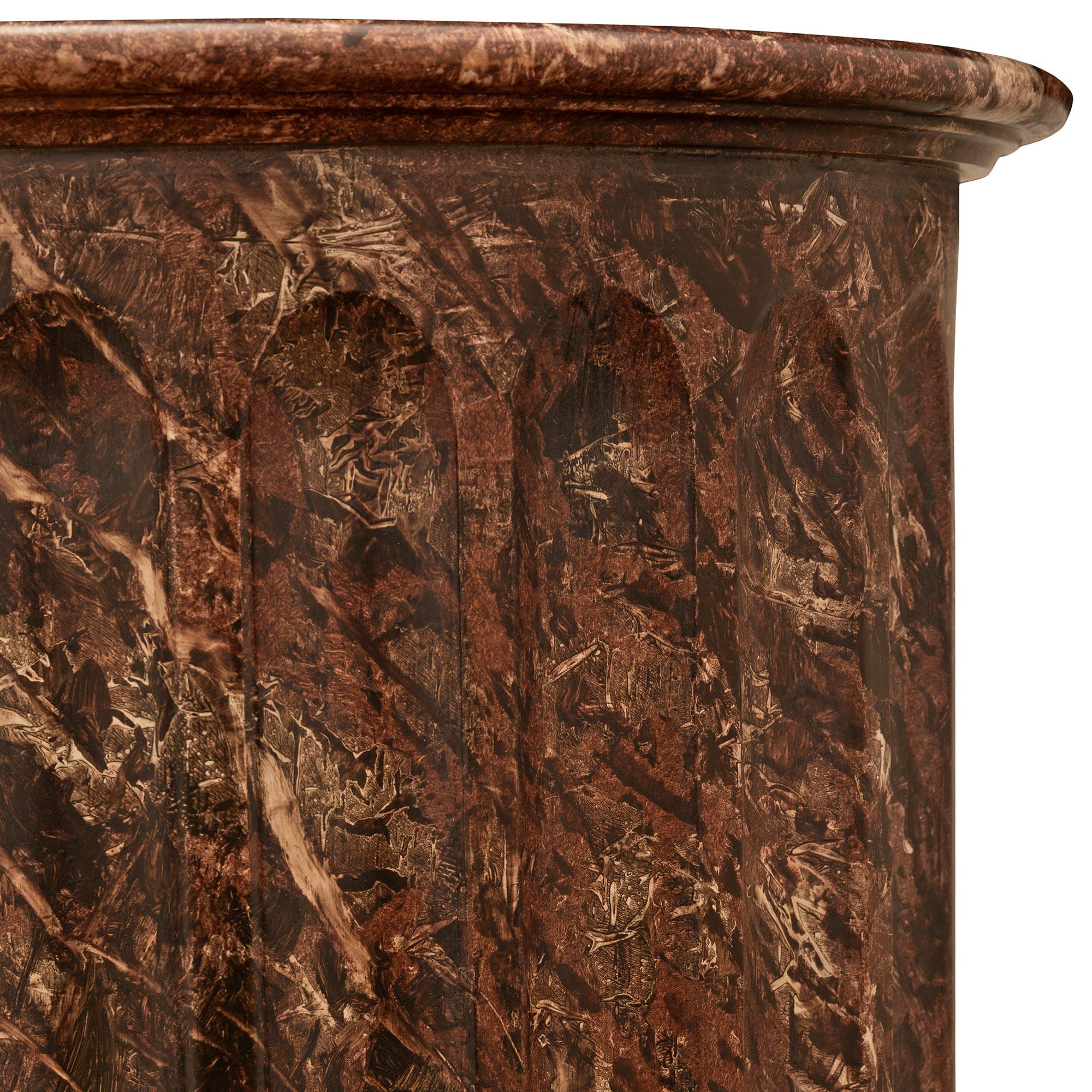 XIXe siècle Piédestal continental Louis XVI du 19ème siècle en faux marbre peint en vente