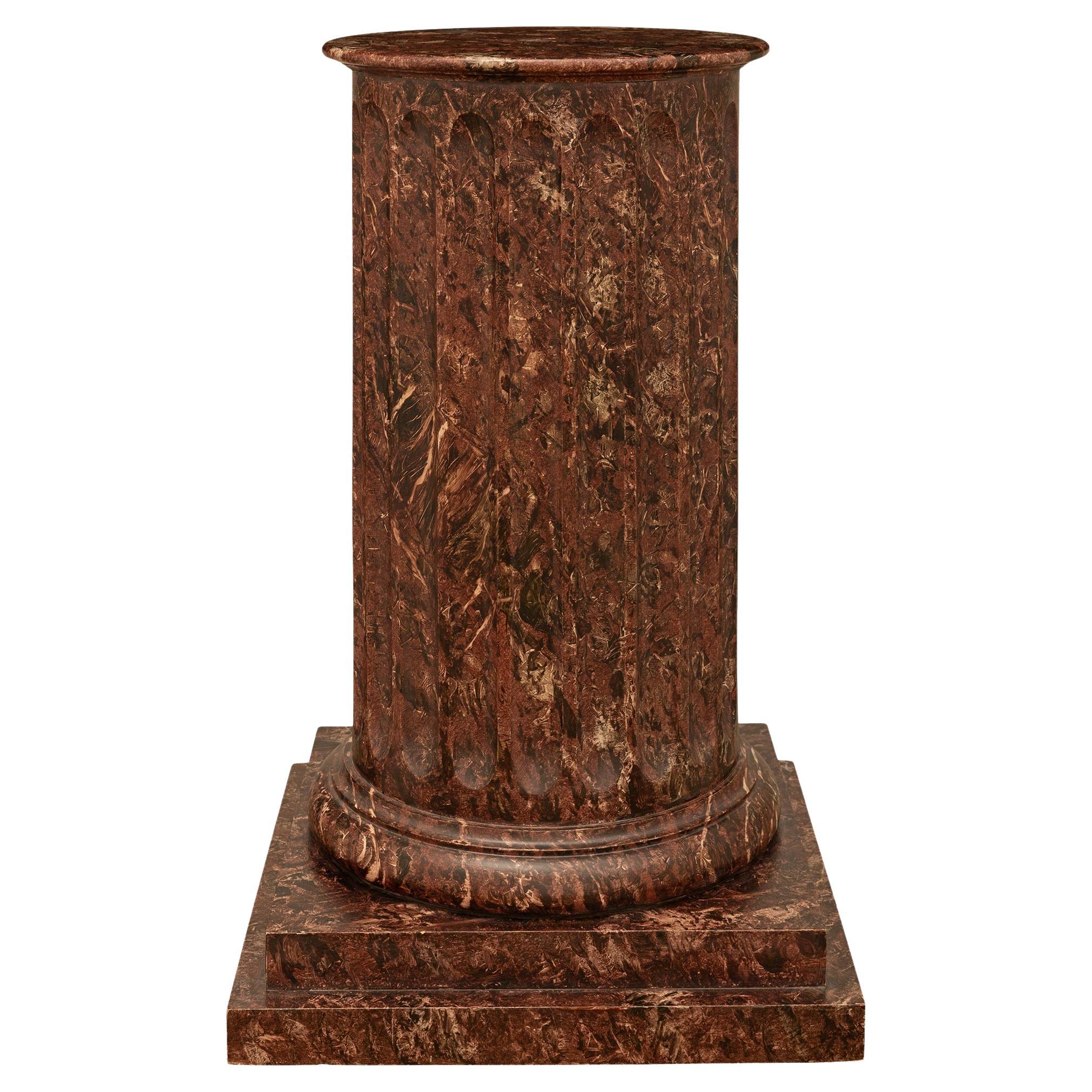 Piédestal continental Louis XVI du 19ème siècle en faux marbre peint